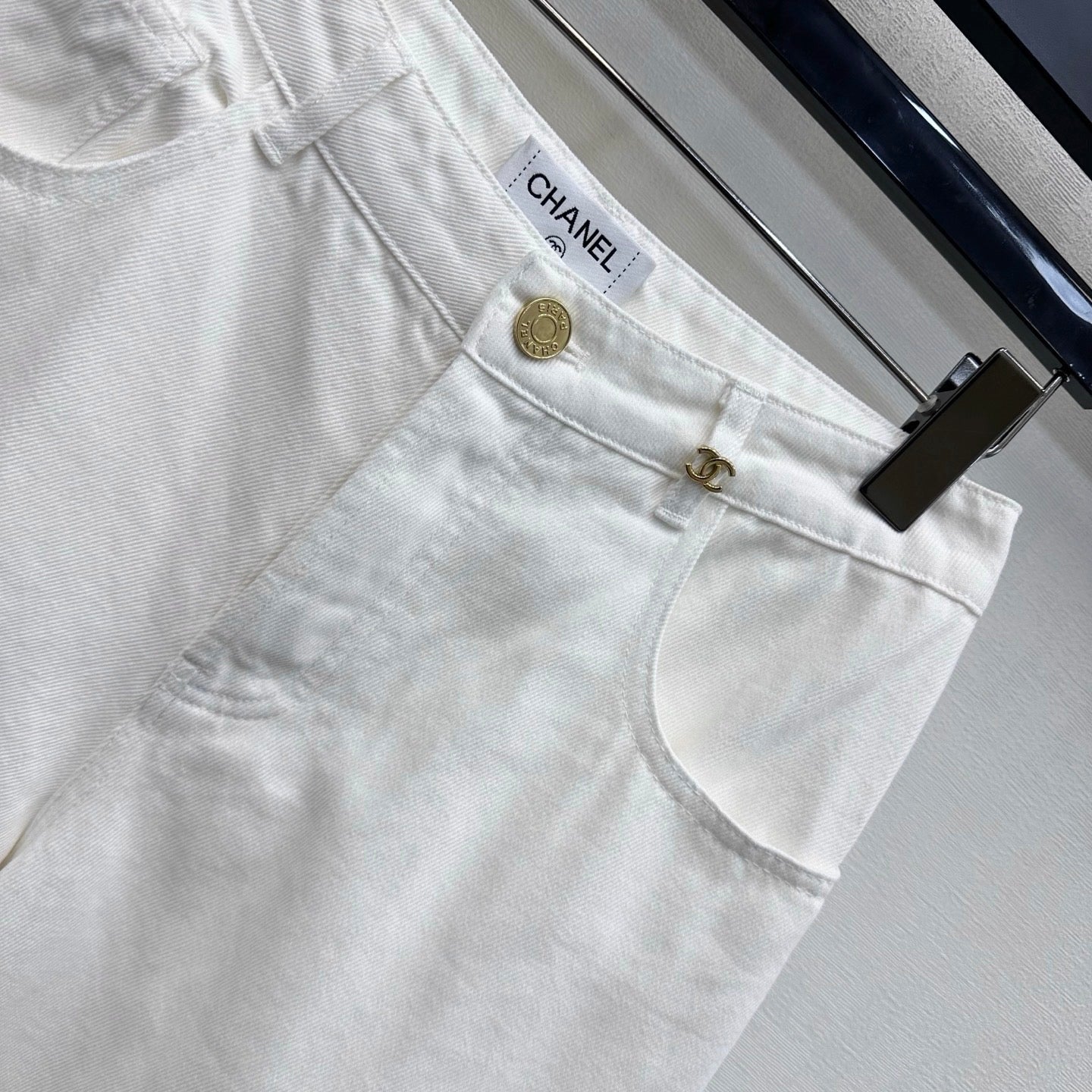 26SS NEW Gold-buttoned Wide-Leg Jeans