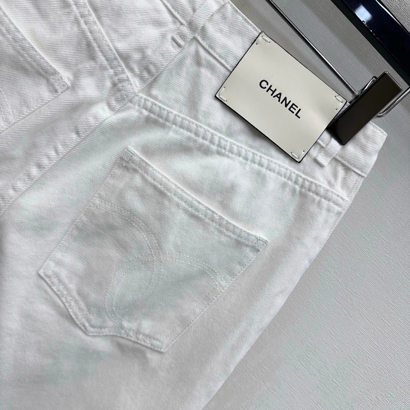 26SS NEW Gold-buttoned Wide-Leg Jeans