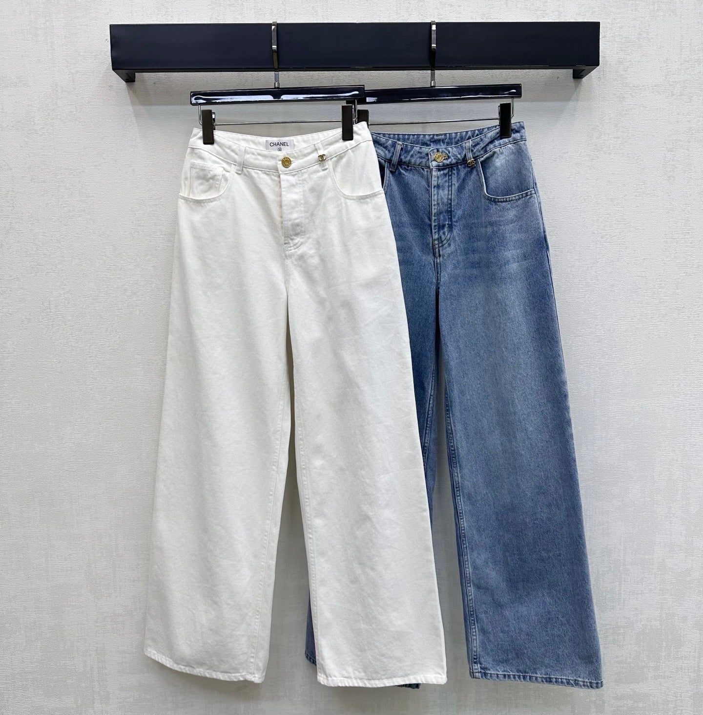 26SS NEW Gold-buttoned Wide-Leg Jeans
