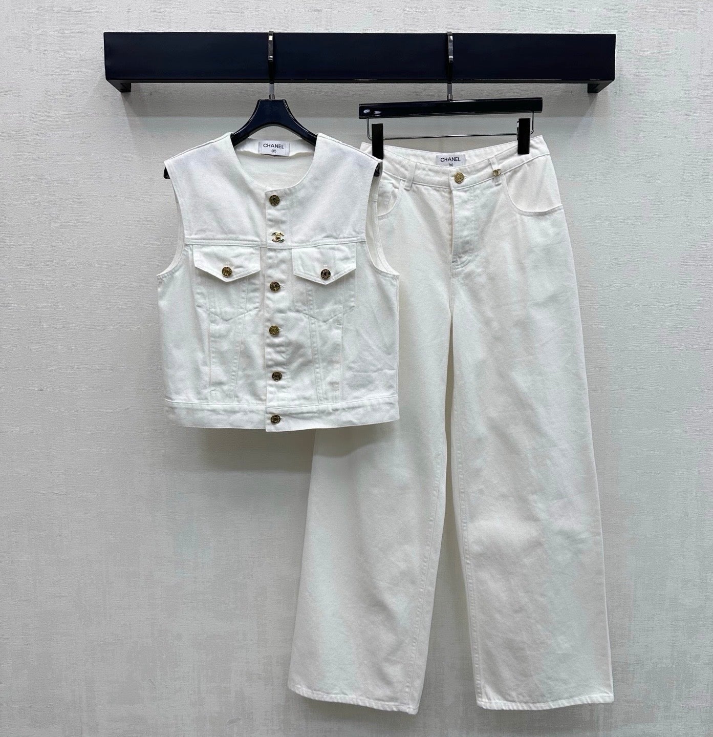 26SS NEW Gold-buttoned Wide-Leg Jeans