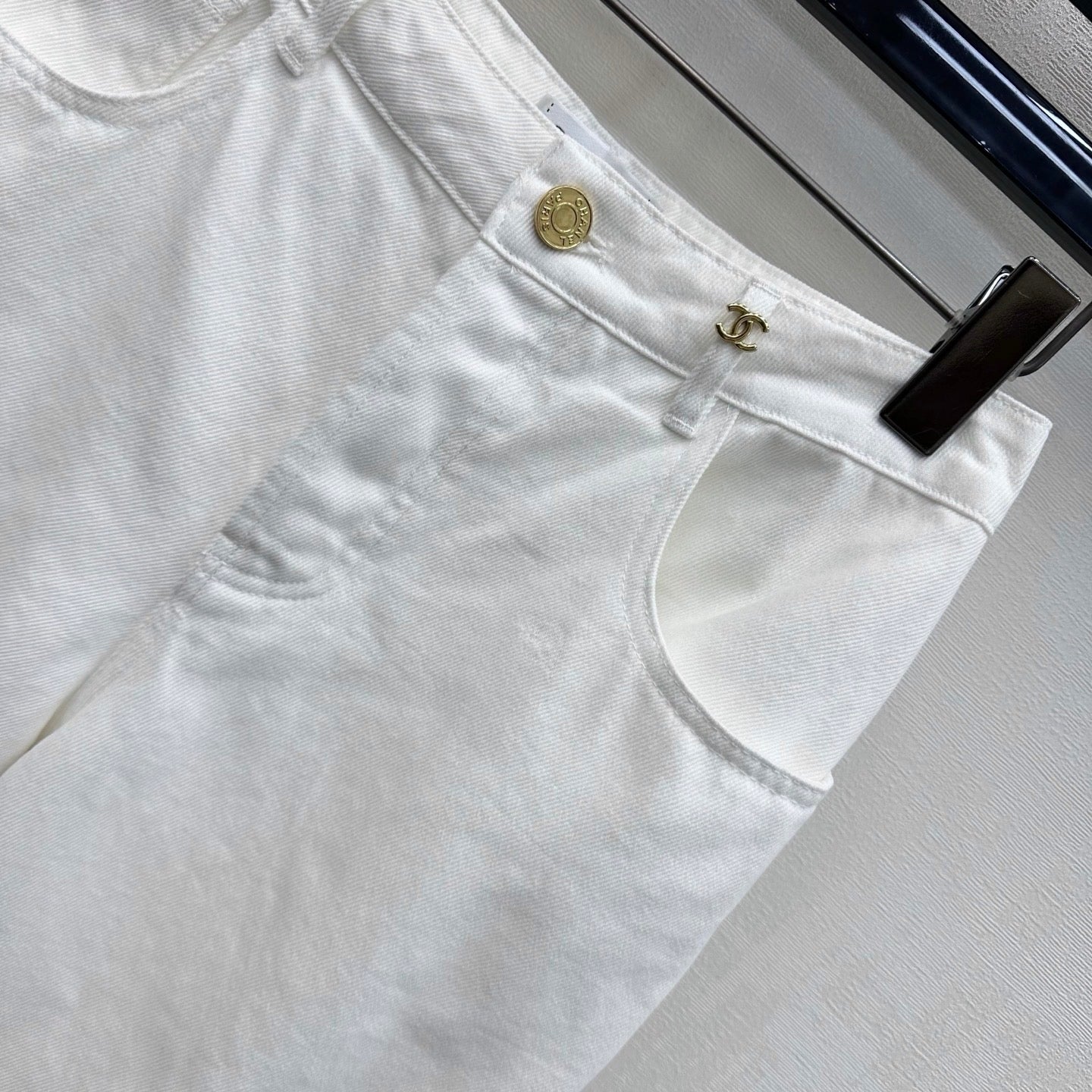 26SS NEW Gold-buttoned Straight-Leg Jeans