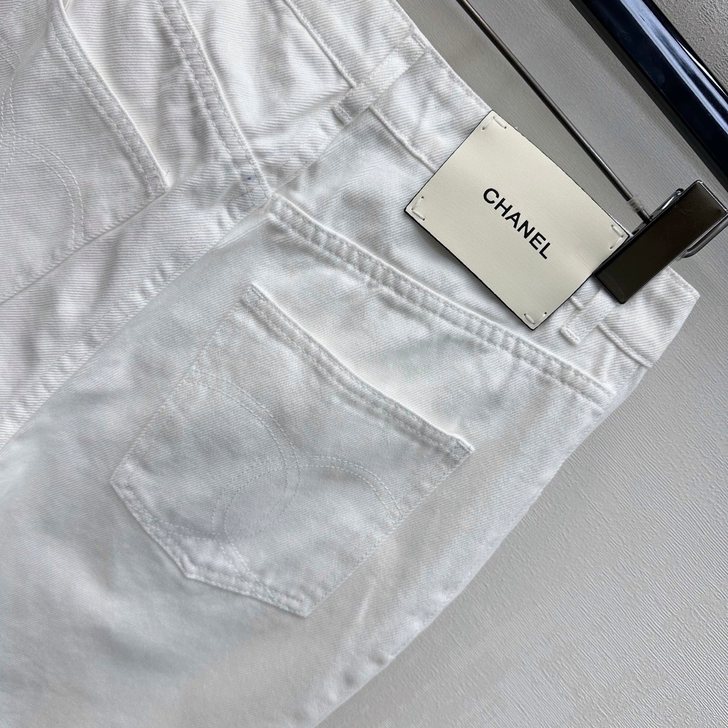 26SS NEW Gold-buttoned Straight-Leg Jeans