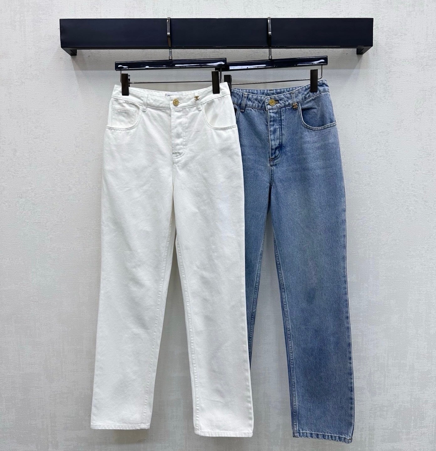 26SS NEW Gold-buttoned Straight-Leg Jeans