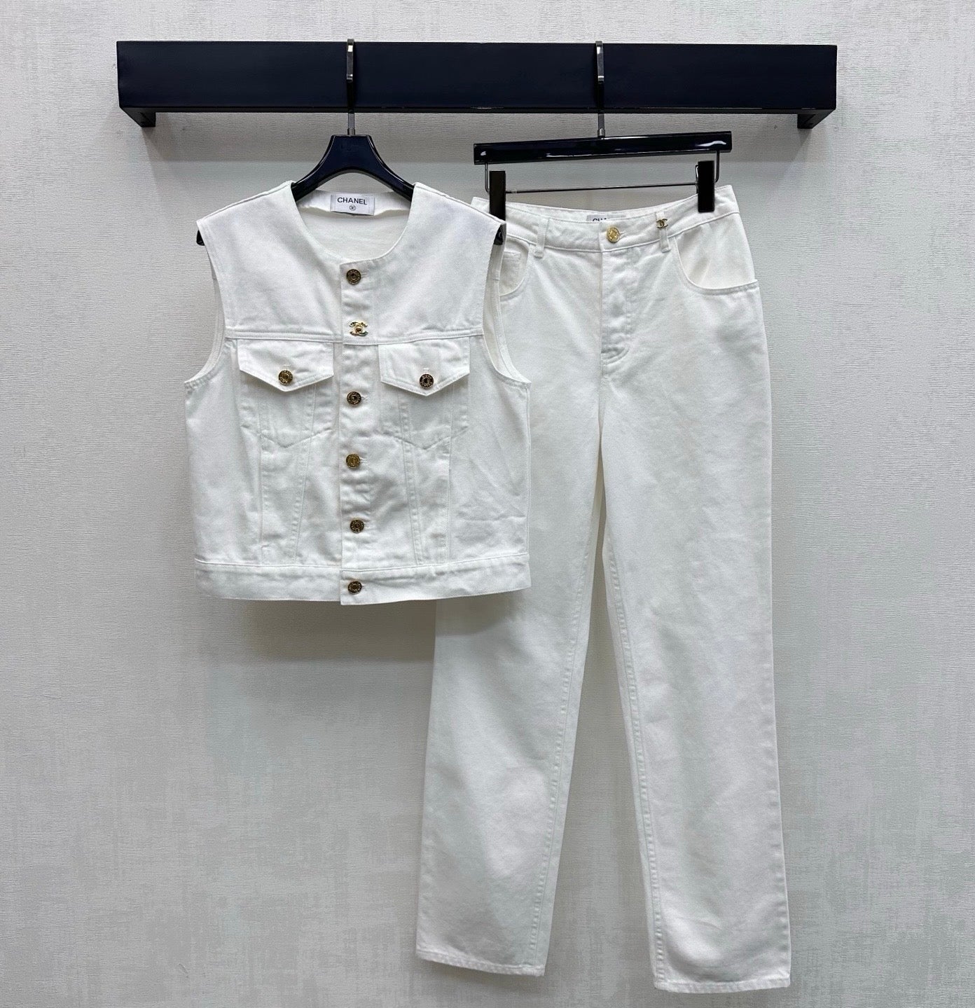 26SS NEW Gold-buttoned Straight-Leg Jeans