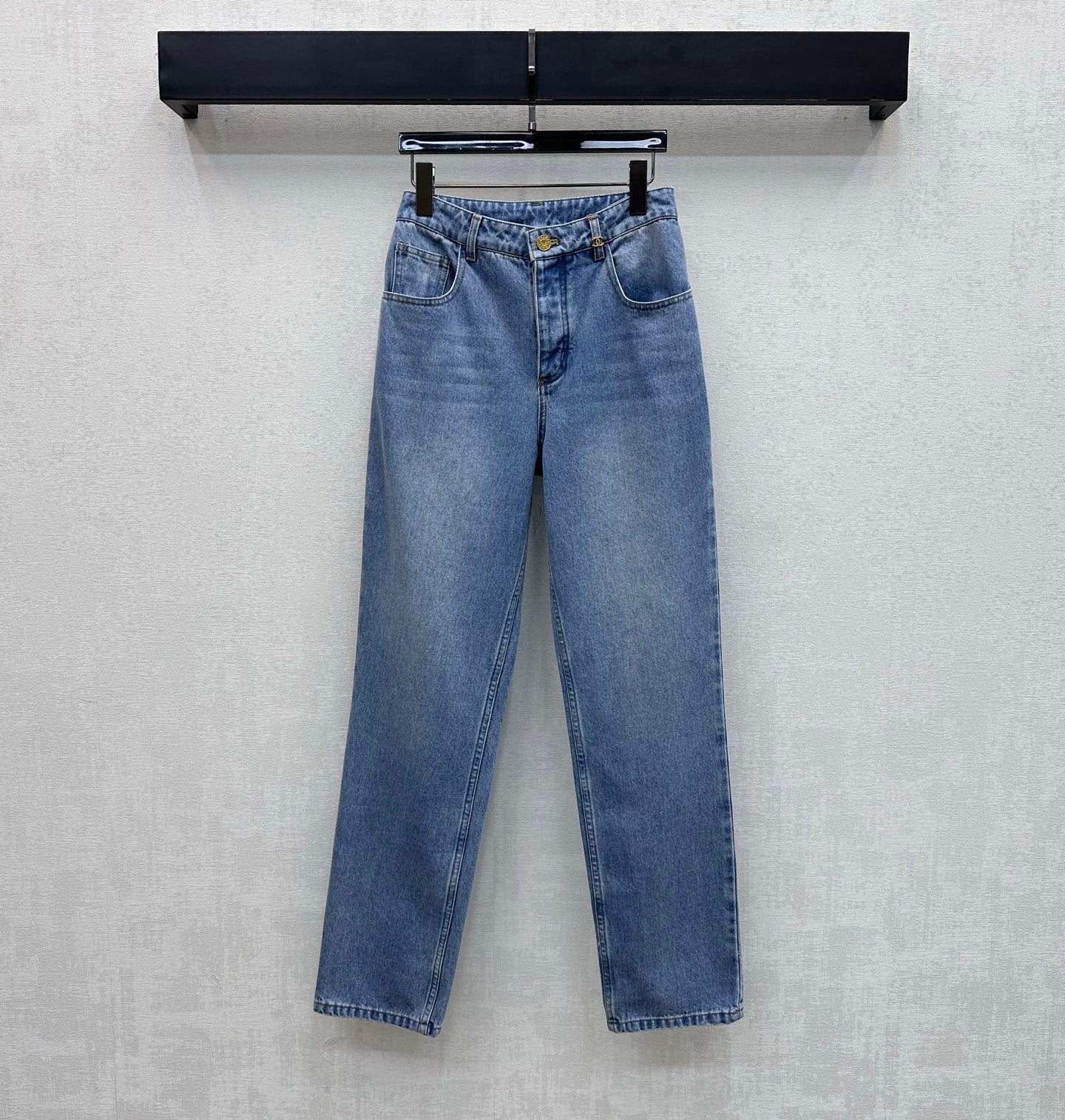 26SS NEW Gold-buttoned Straight-Leg Jeans