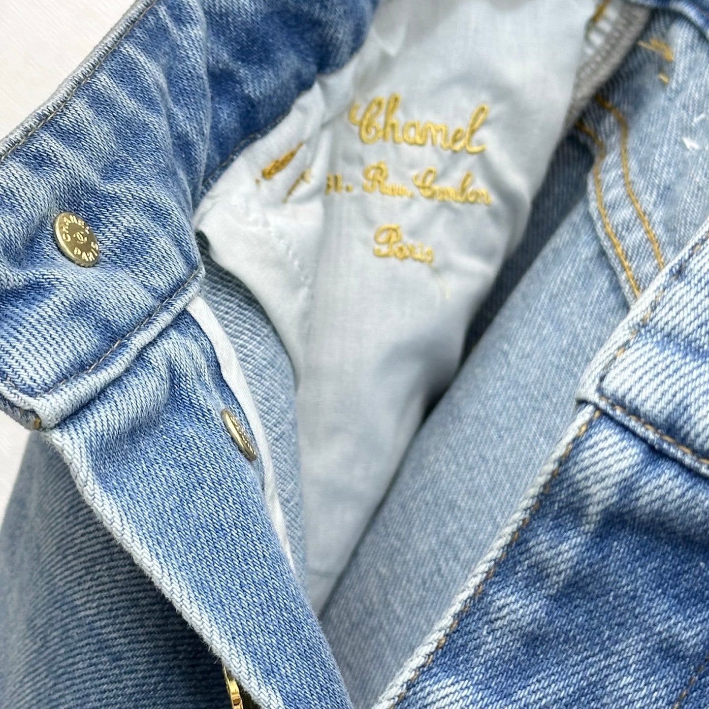 26SS NEW Gold-buttoned Straight-Leg Jeans