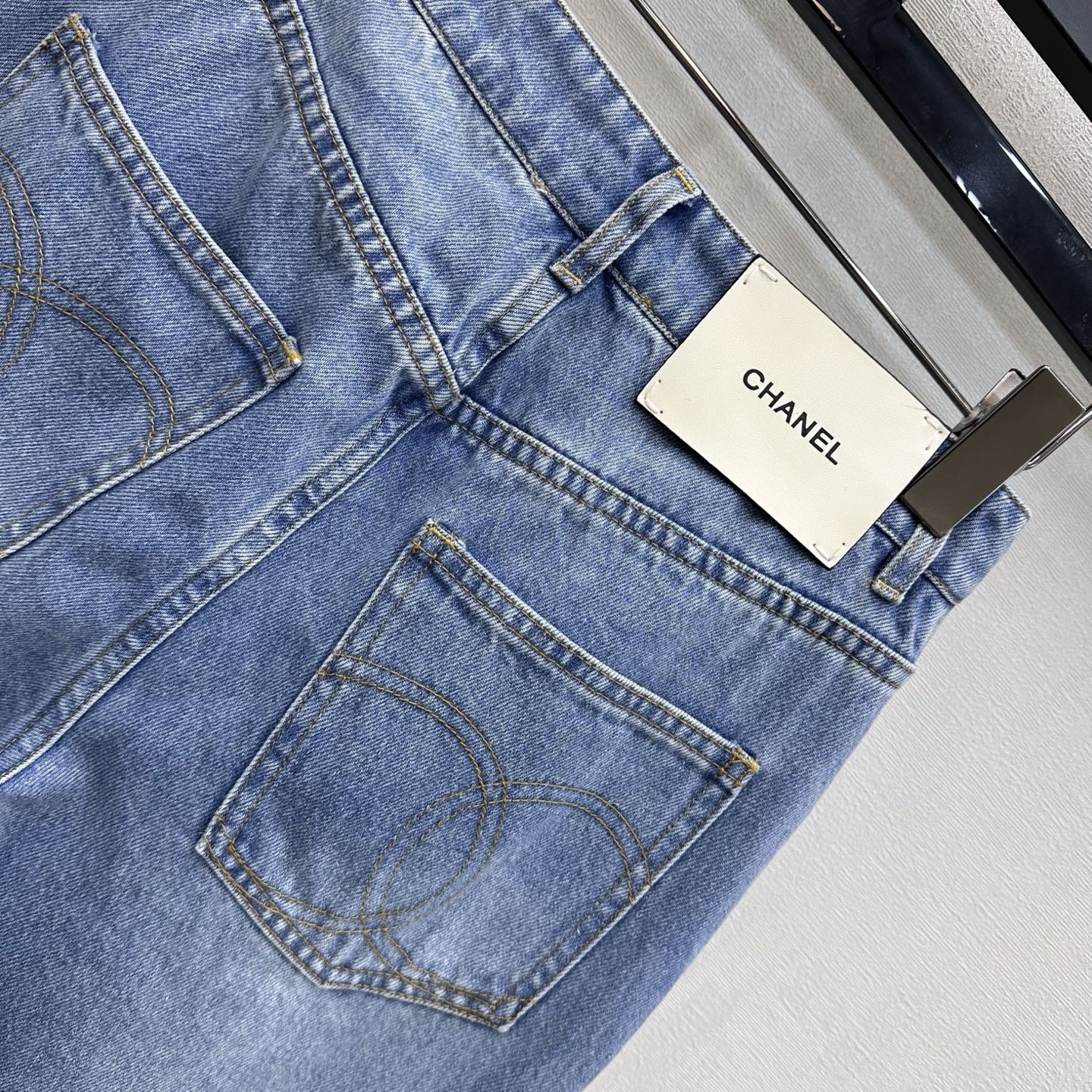 26SS NEW Gold-buttoned Straight-Leg Jeans