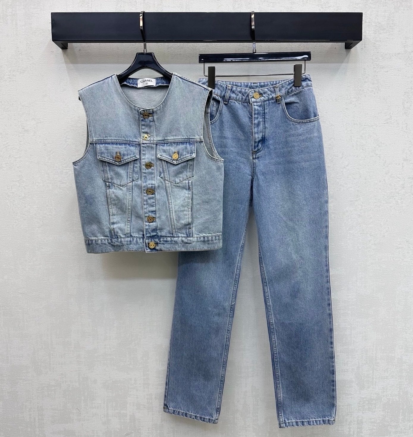 26SS NEW Gold-buttoned Straight-Leg Jeans