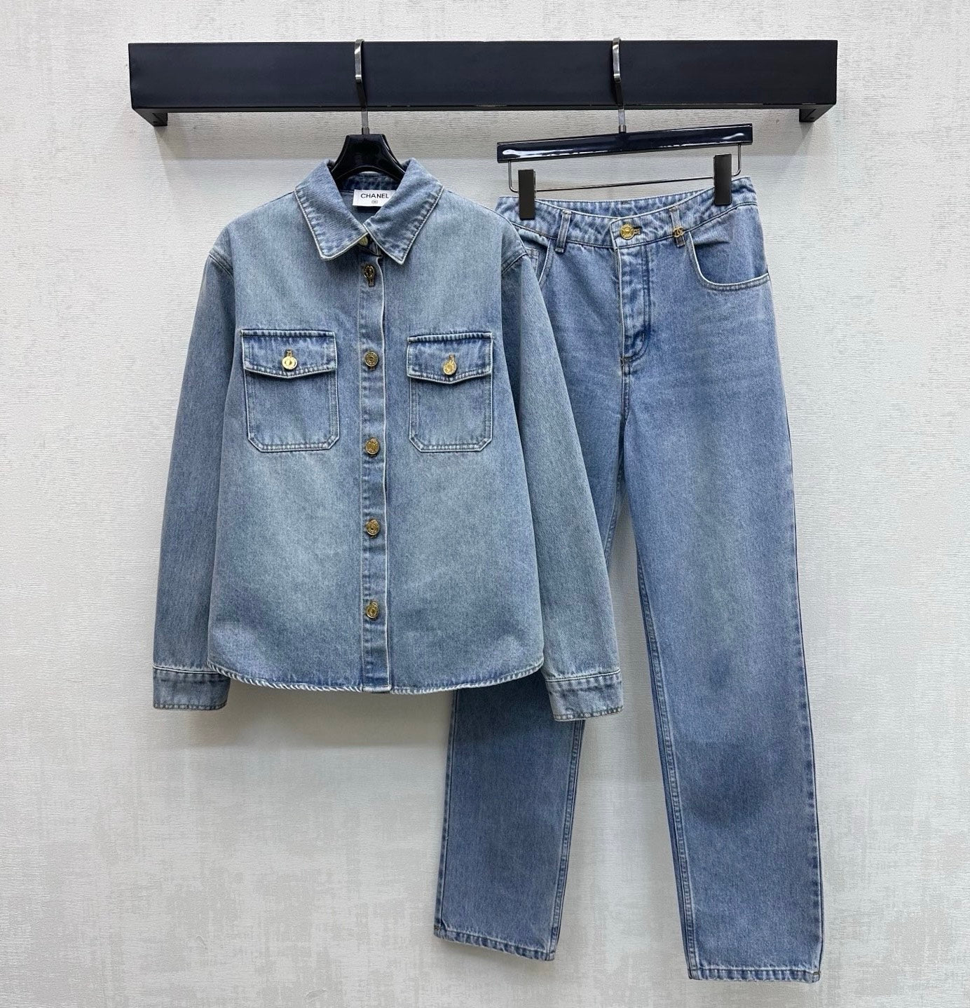 26SS NEW Gold-buttoned Straight-Leg Jeans