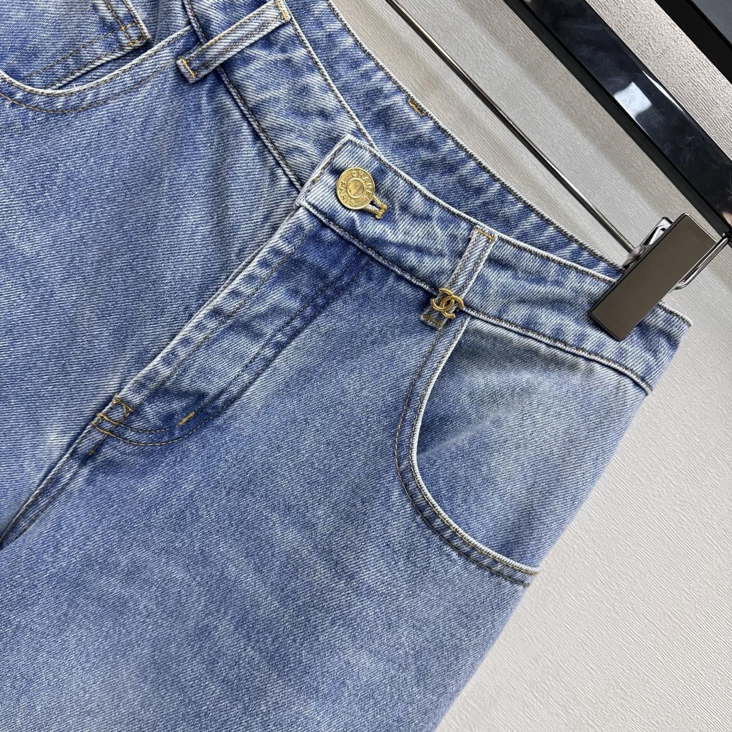 26SS NEW Gold-buttoned Wide-Leg Jeans