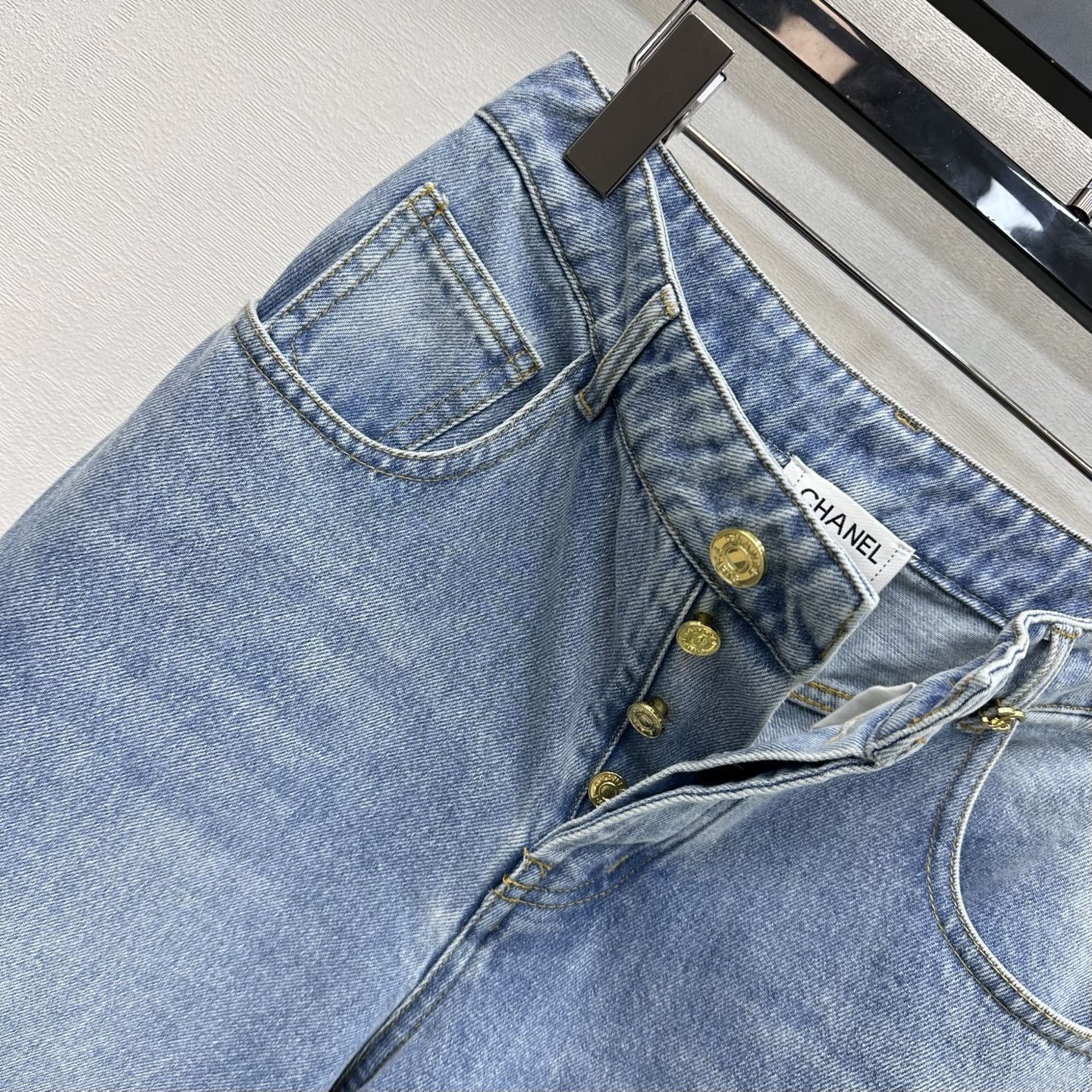 26SS NEW Gold-buttoned Wide-Leg Jeans
