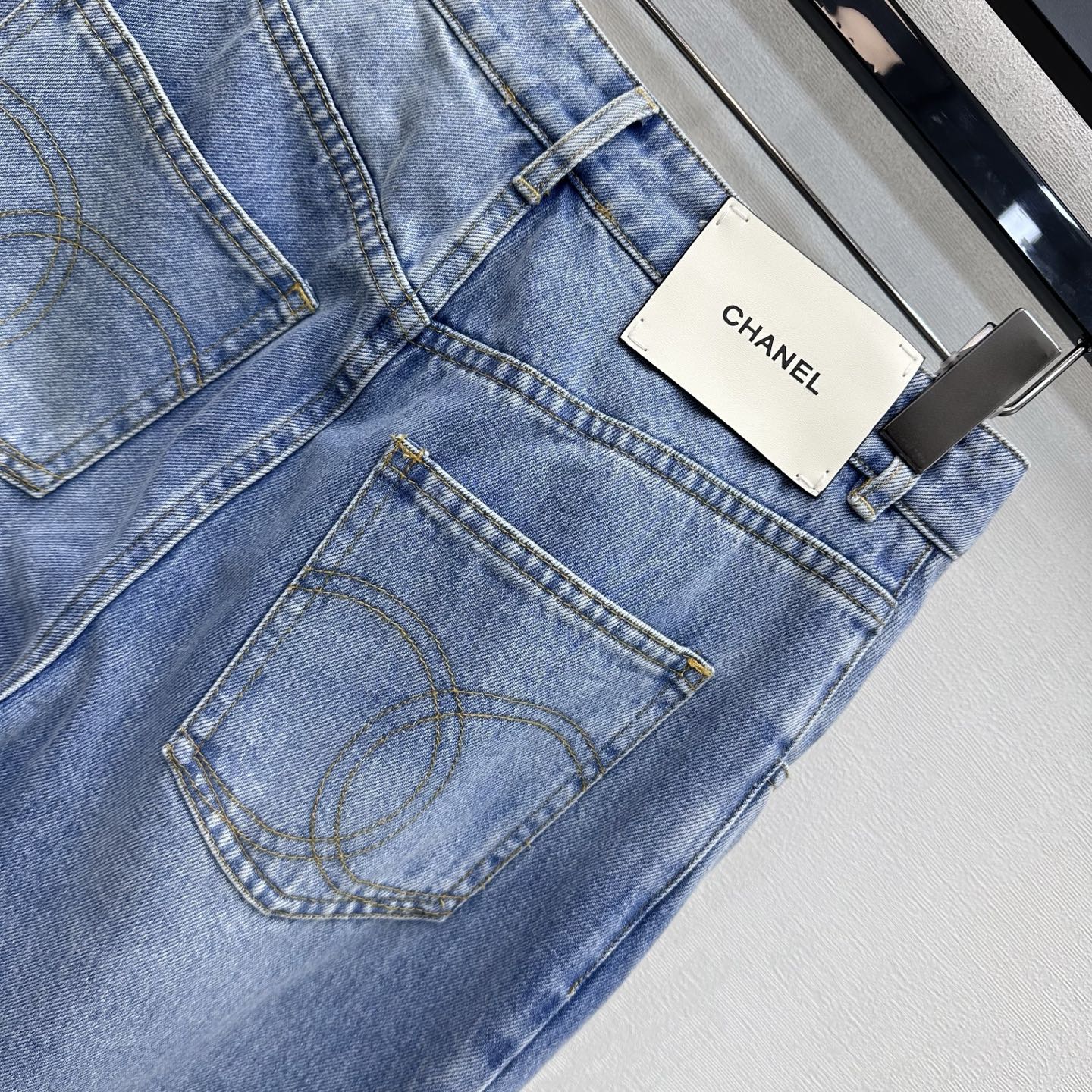 26SS NEW Gold-buttoned Wide-Leg Jeans