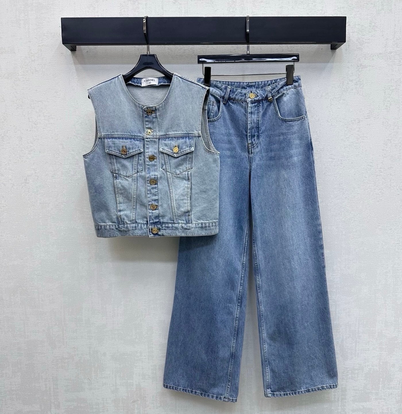 26SS NEW Gold-buttoned Wide-Leg Jeans