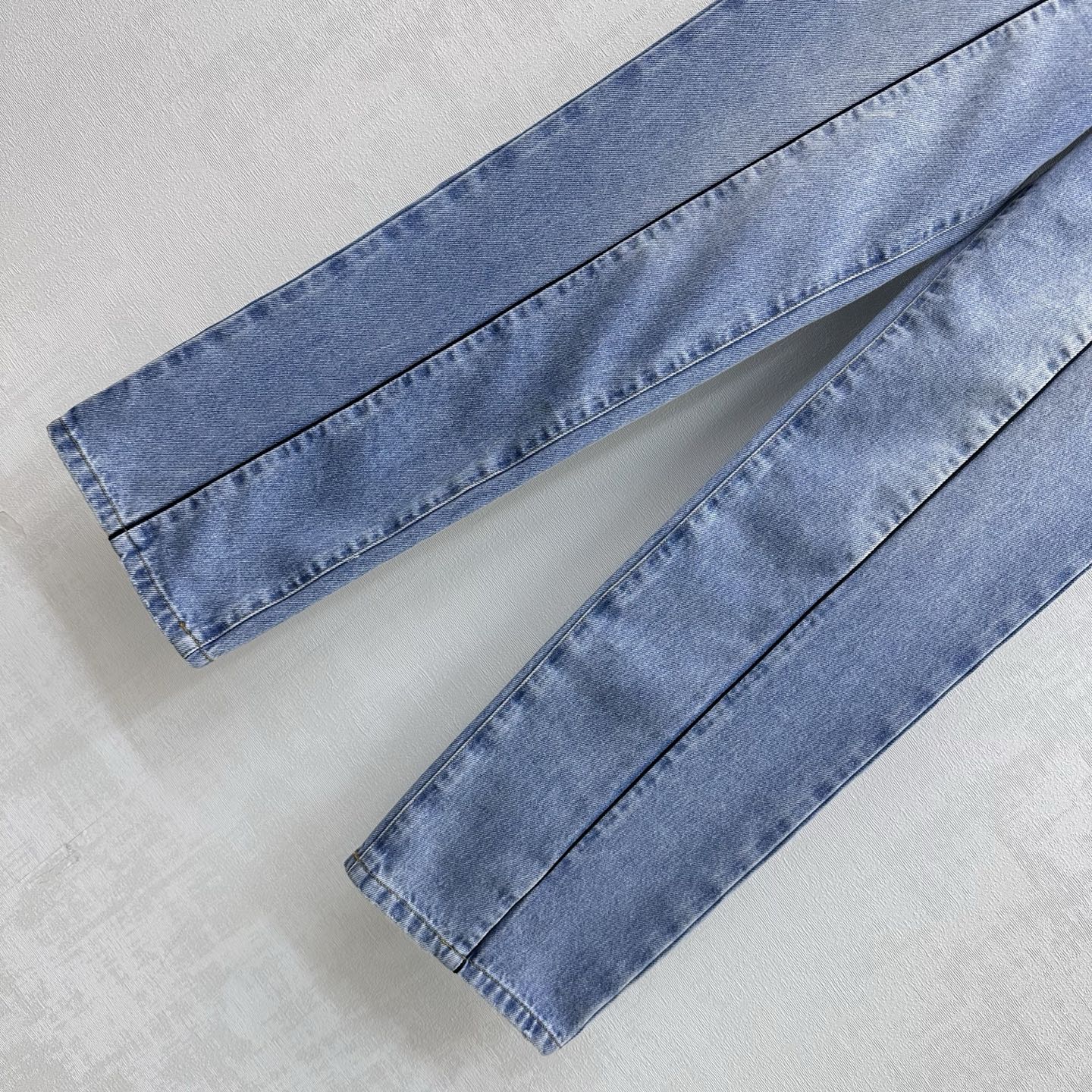 26SS NEW Gold Buckle Tie-on Jeans