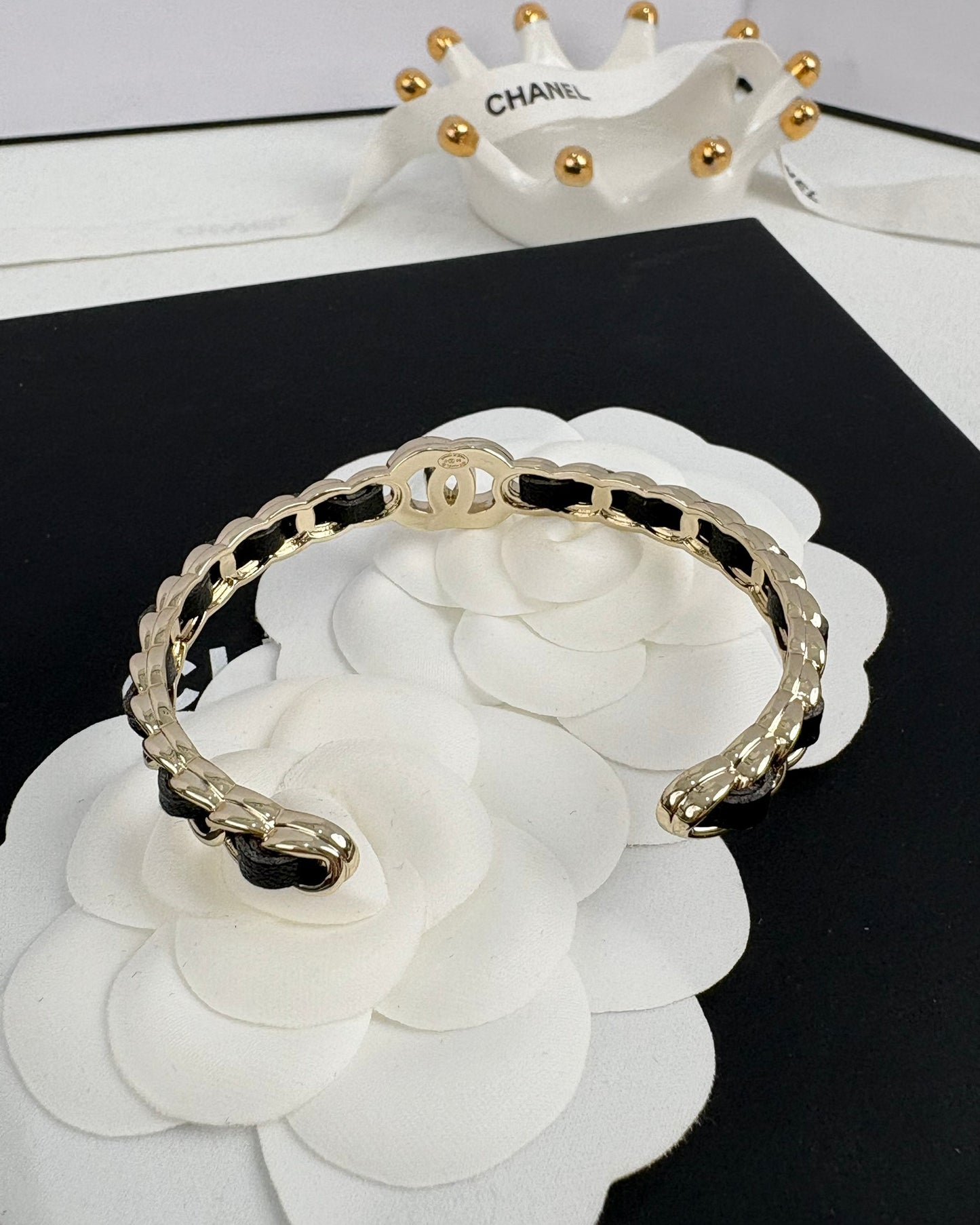 26SS NEW Light Gold Exquisite Classic Open Bangle with Leather ✨