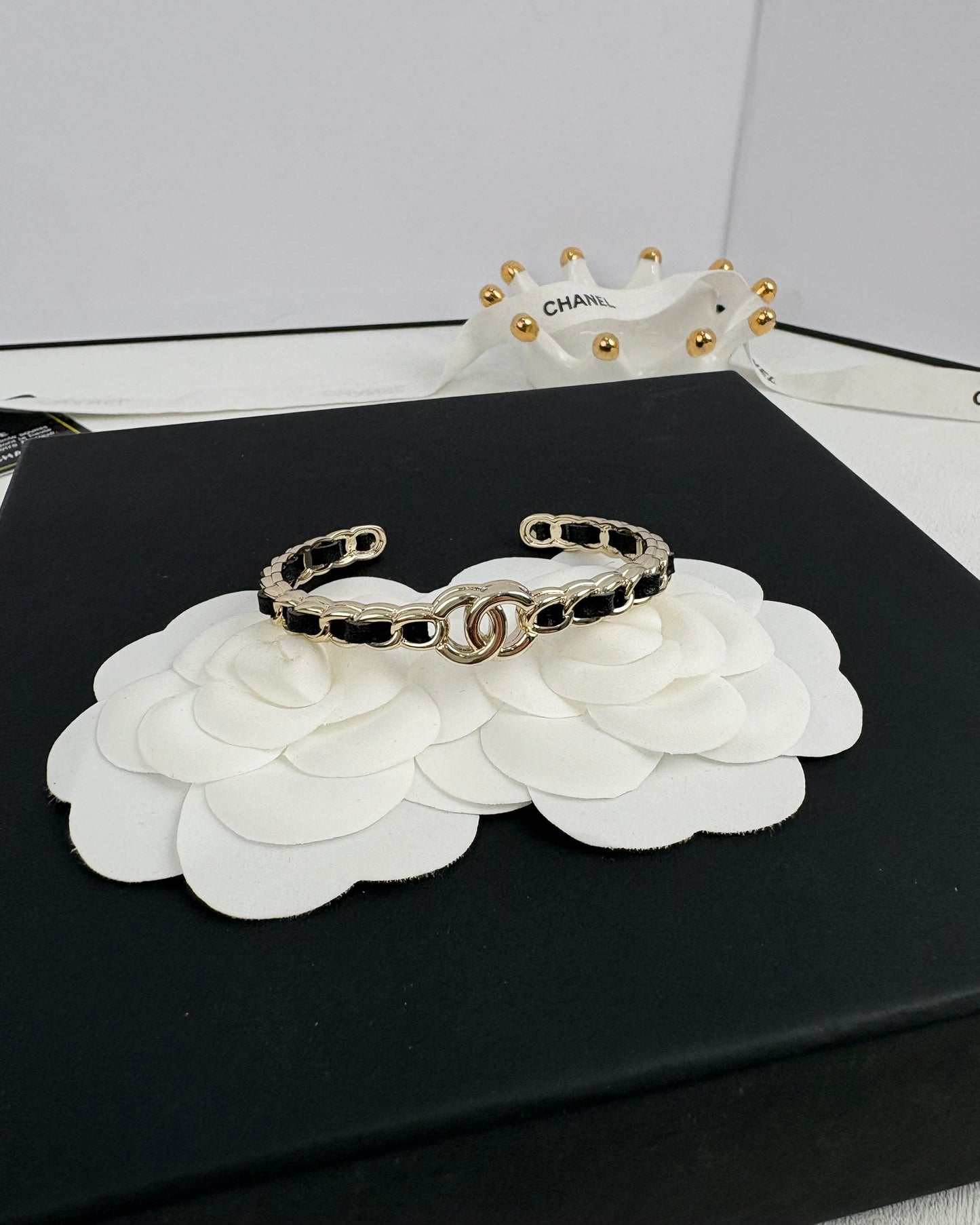 26SS NEW Light Gold Exquisite Classic Open Bangle with Leather ✨