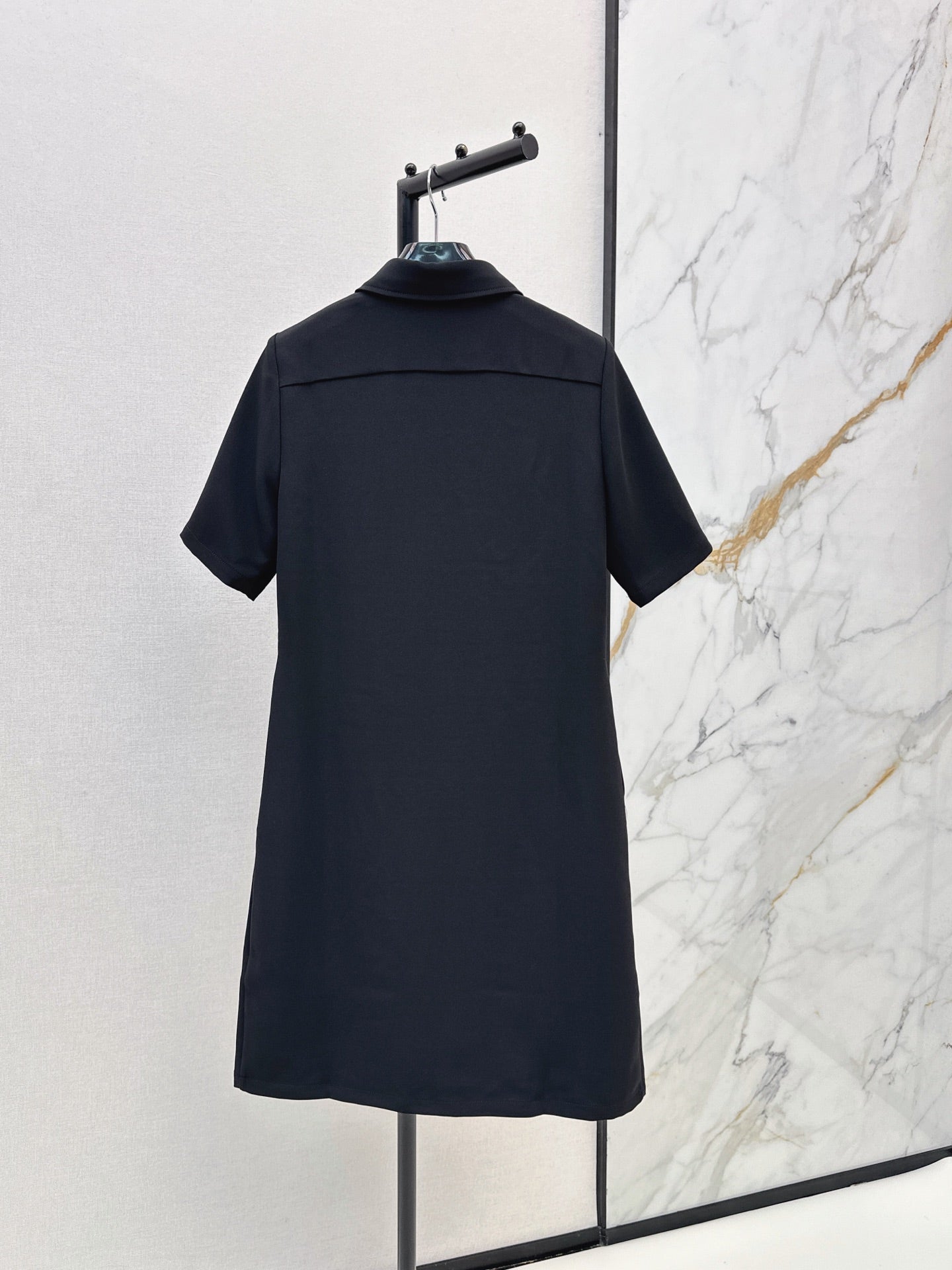 26SS NEW Minimalist Dress with Contrasting Button Decoration 🖤