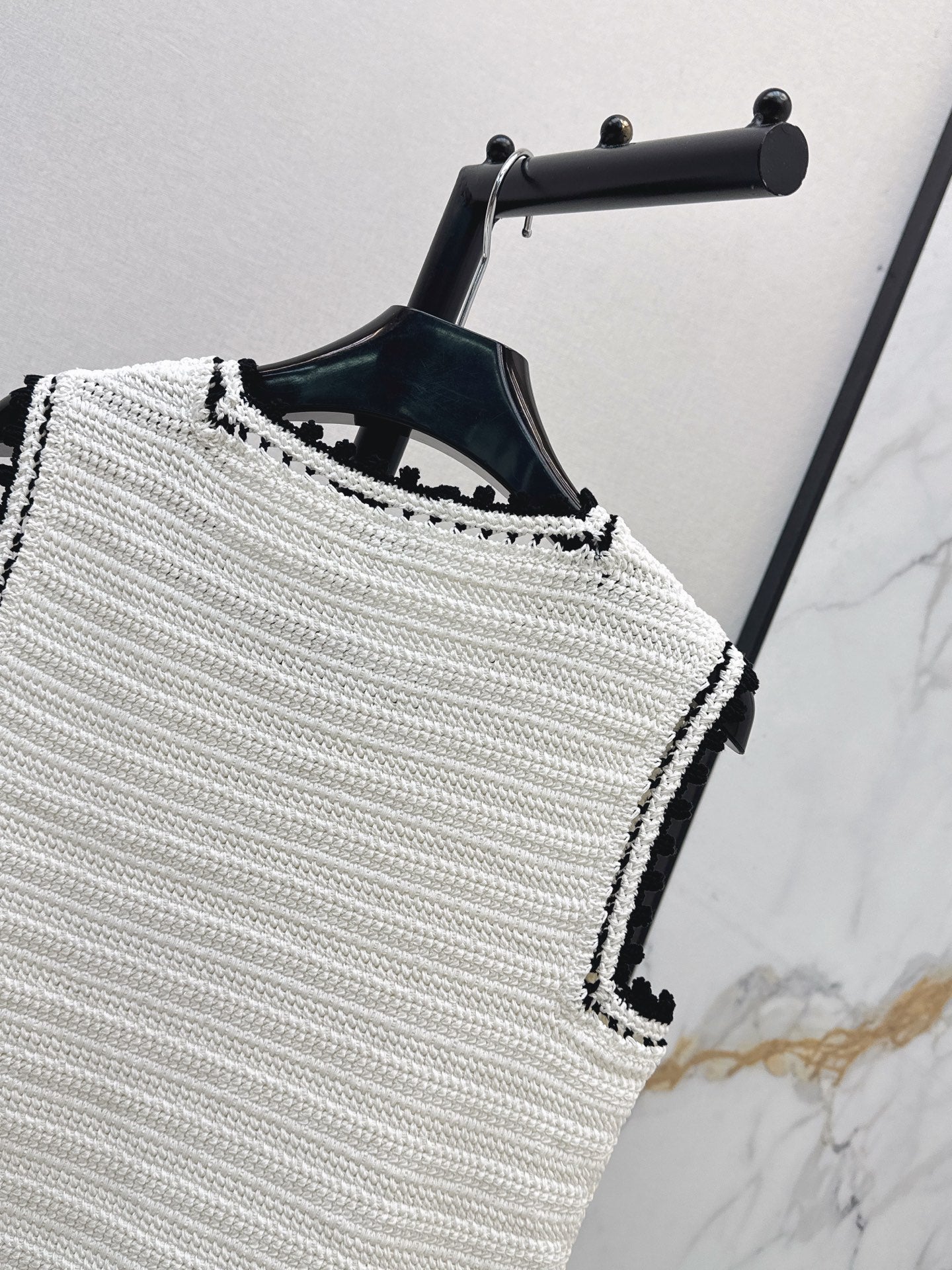 26SS NEW Color-blocked Trimmed Sleeveless Short Knit Vest 🖤