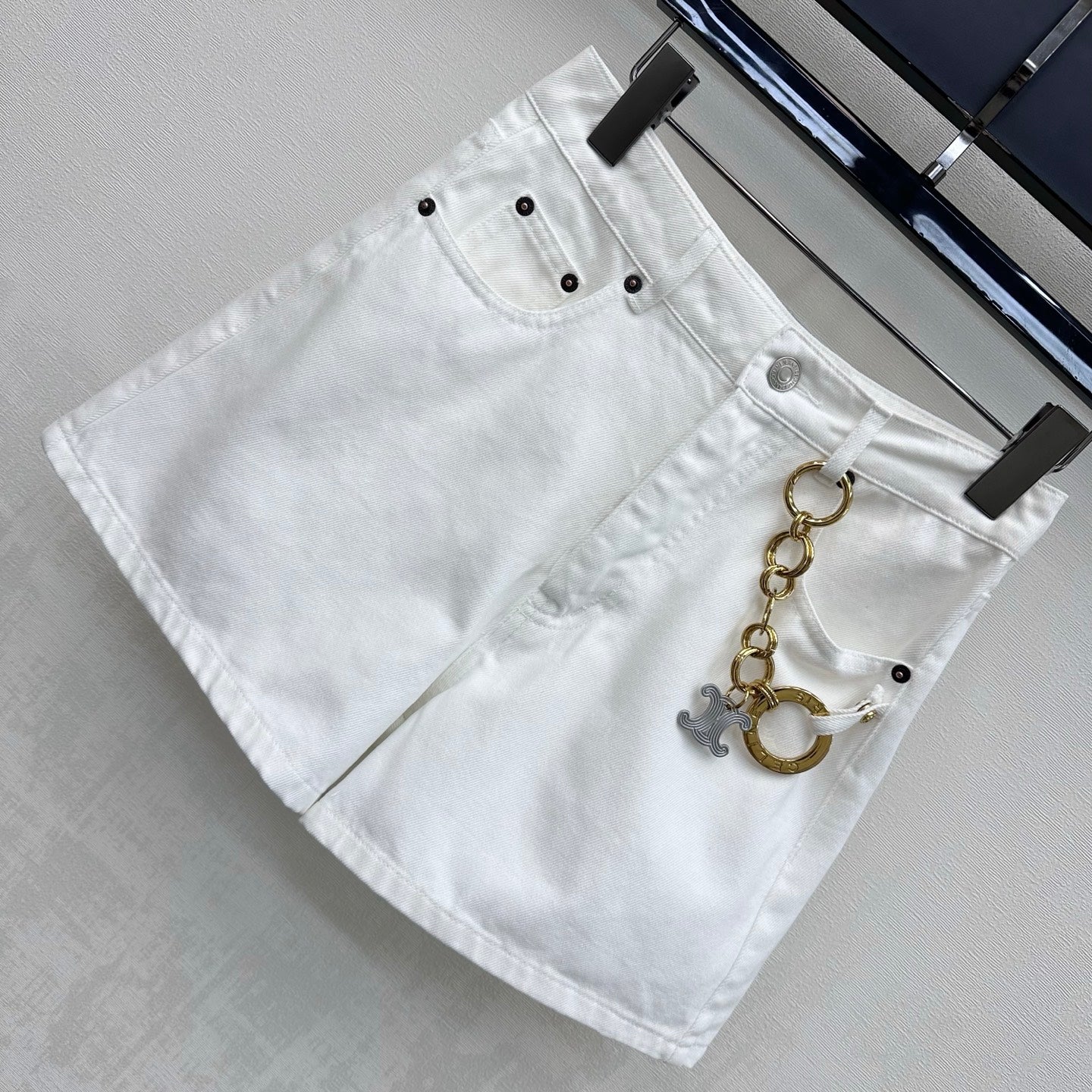 26SS NEW Metal Chain Buckle Denim Shorts