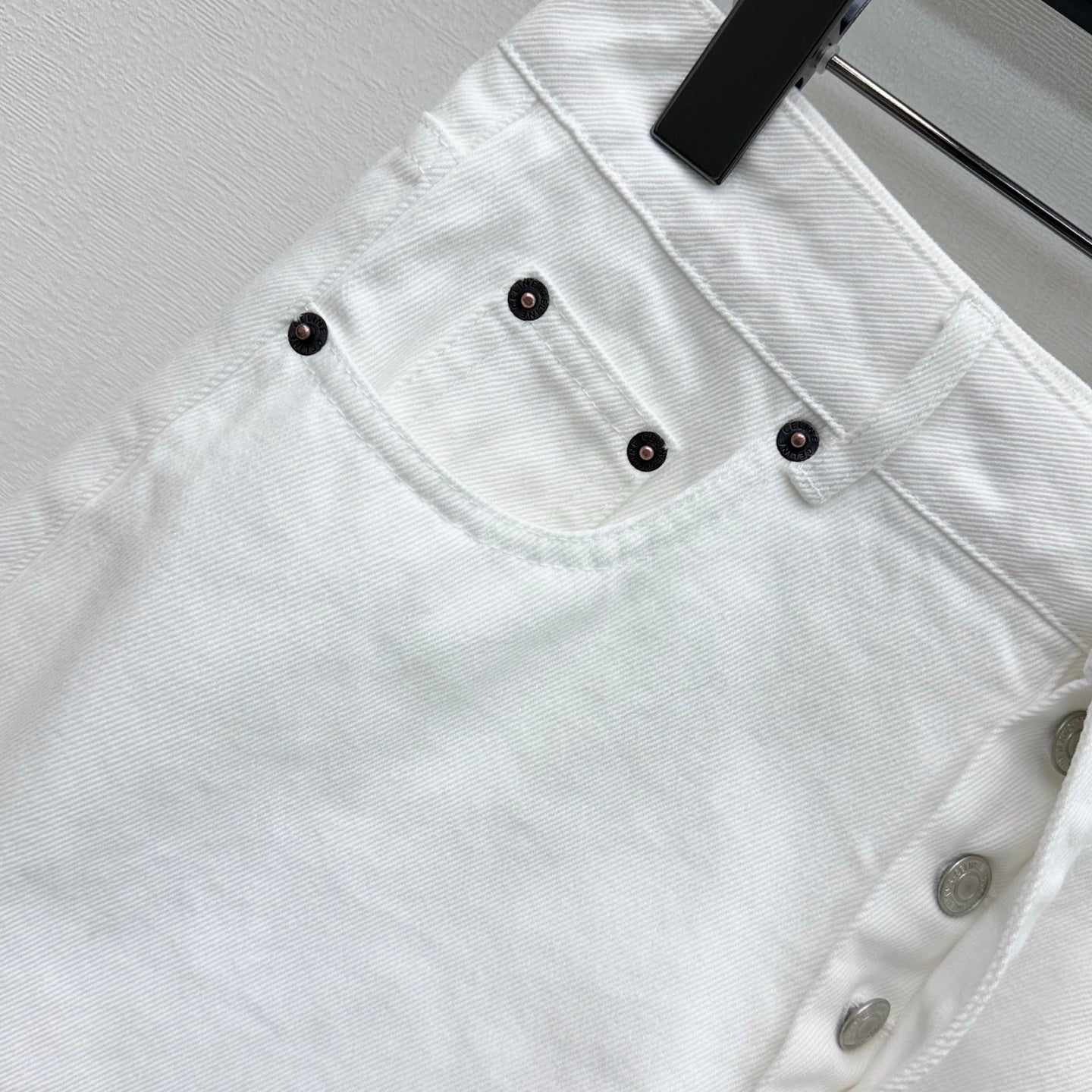 26SS NEW Metal Chain Buckle Denim Shorts