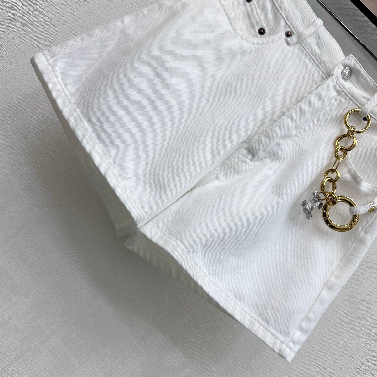 26SS NEW Metal Chain Buckle Denim Shorts