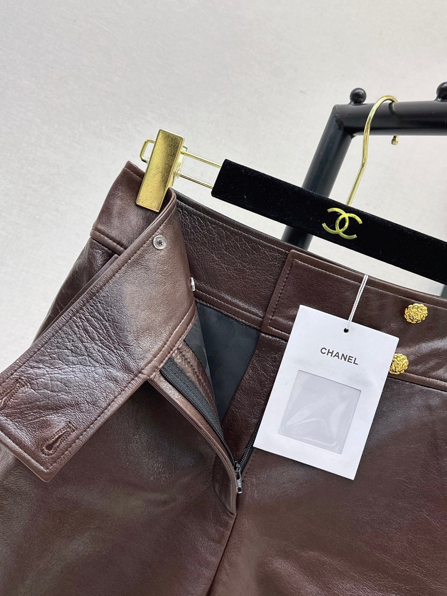 26SS New Runway Style: Vintage-Inspired Leather Workwear Bermuda Shorts 🖤