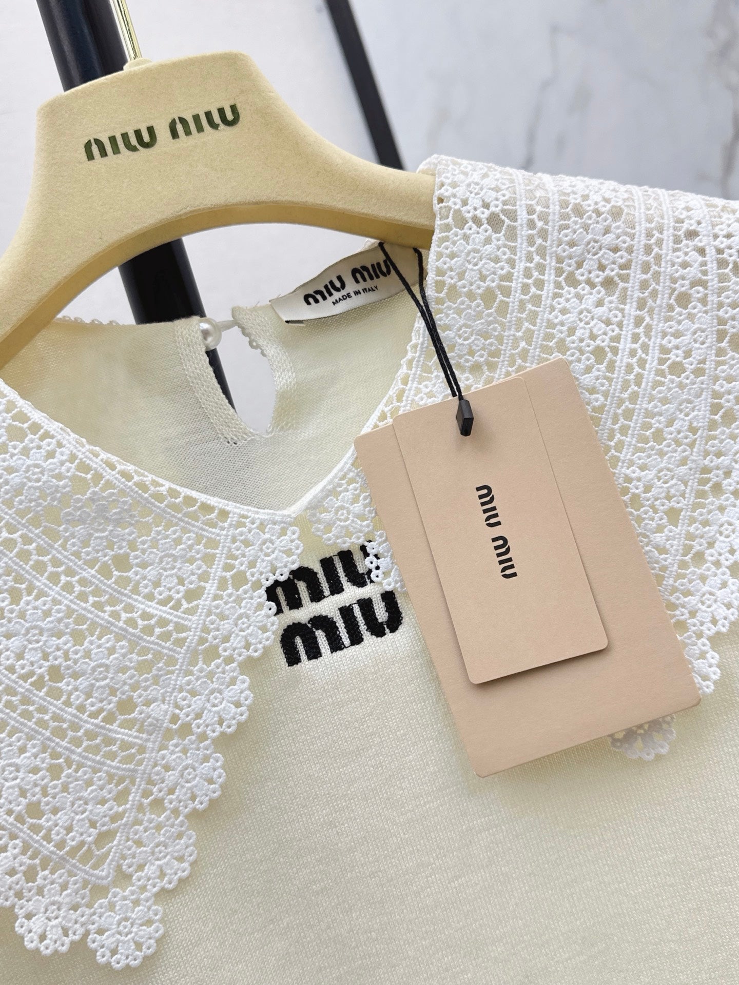 26SS New Faux-Layer Knit Top with Contrast-Color Lace Collar 🤍