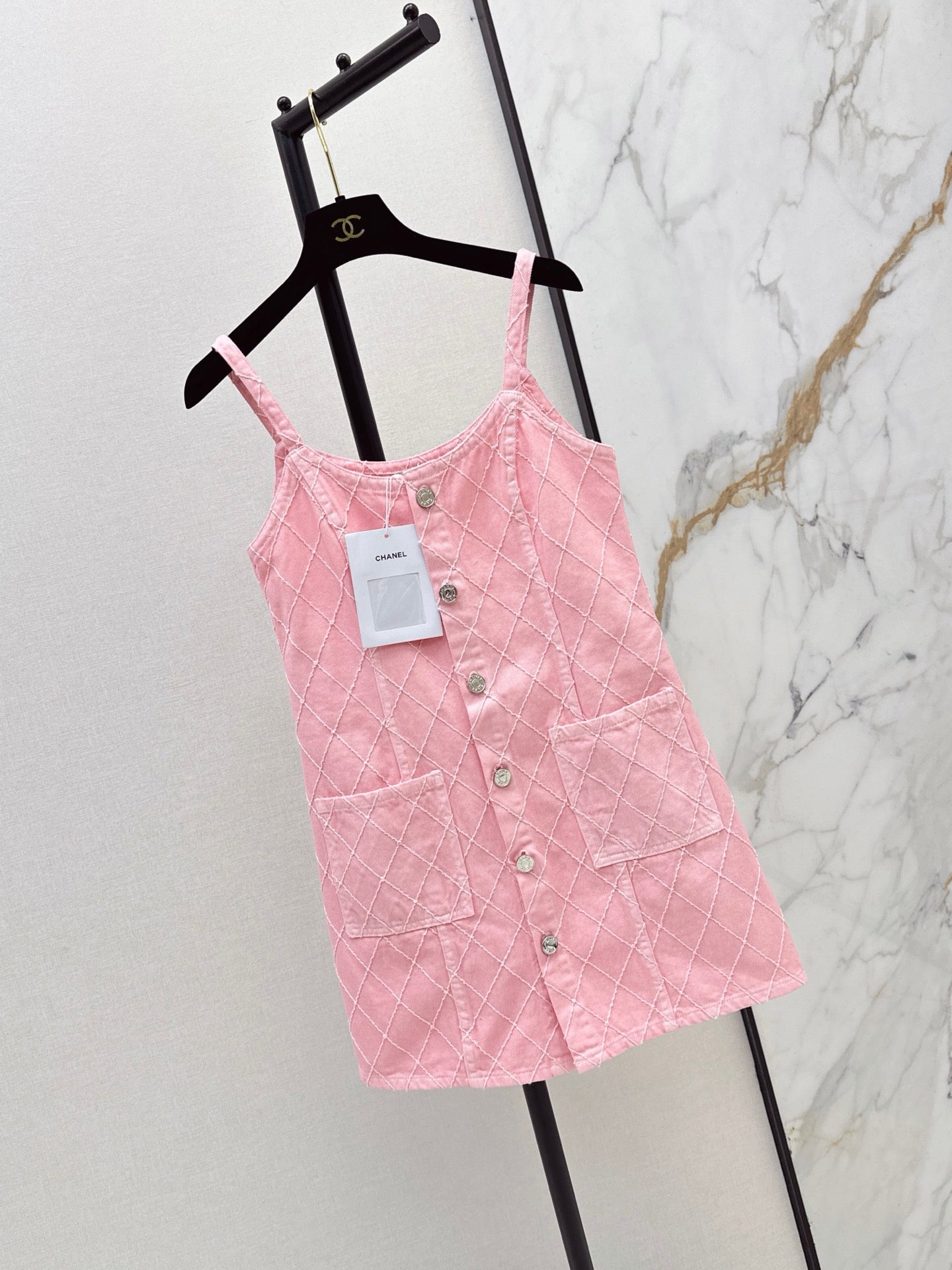 26FW New Coco Beach Collection: Denim camisole dress featuring intricate embroidery and diamond-patterned stitching💞