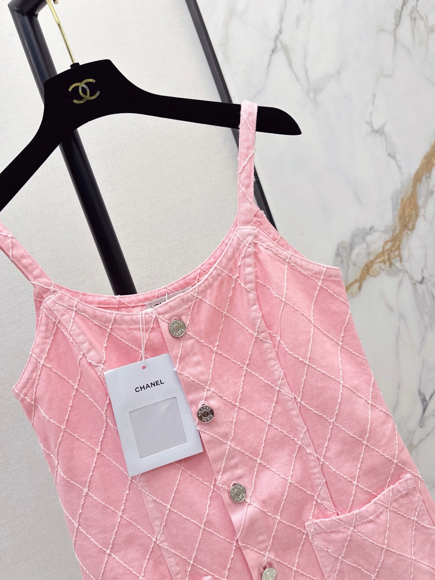 26FW New Coco Beach Collection: Denim camisole dress featuring intricate embroidery and diamond-patterned stitching💞