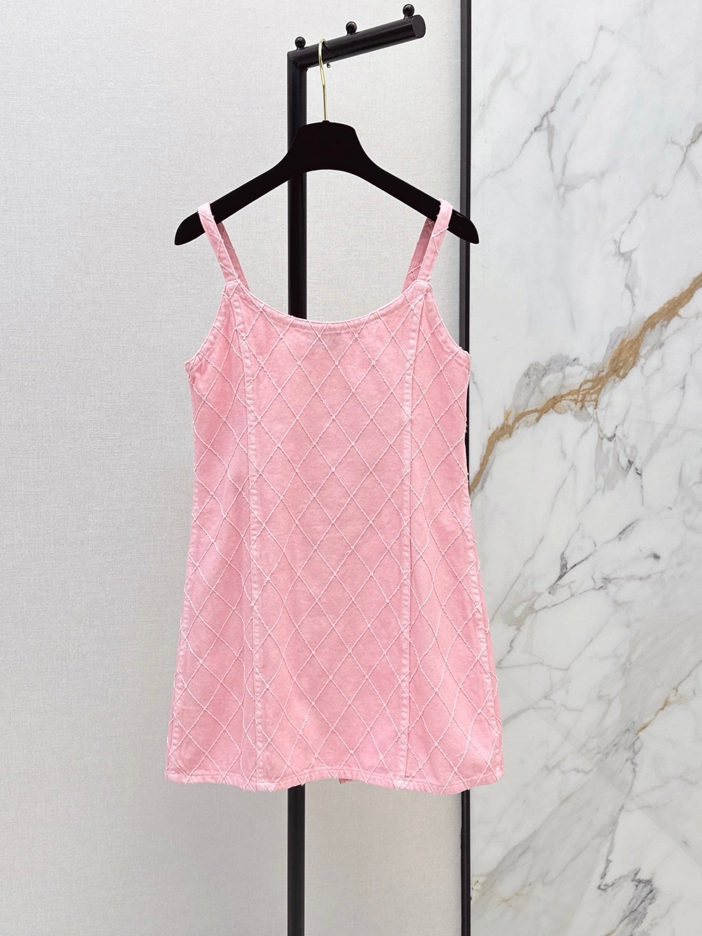 26FW New Coco Beach Collection: Denim camisole dress featuring intricate embroidery and diamond-patterned stitching💞