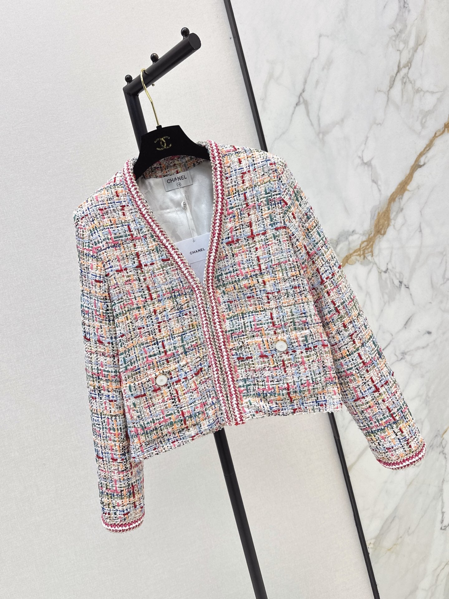26FW New V-neck knit jacket with contrasting trim 💕