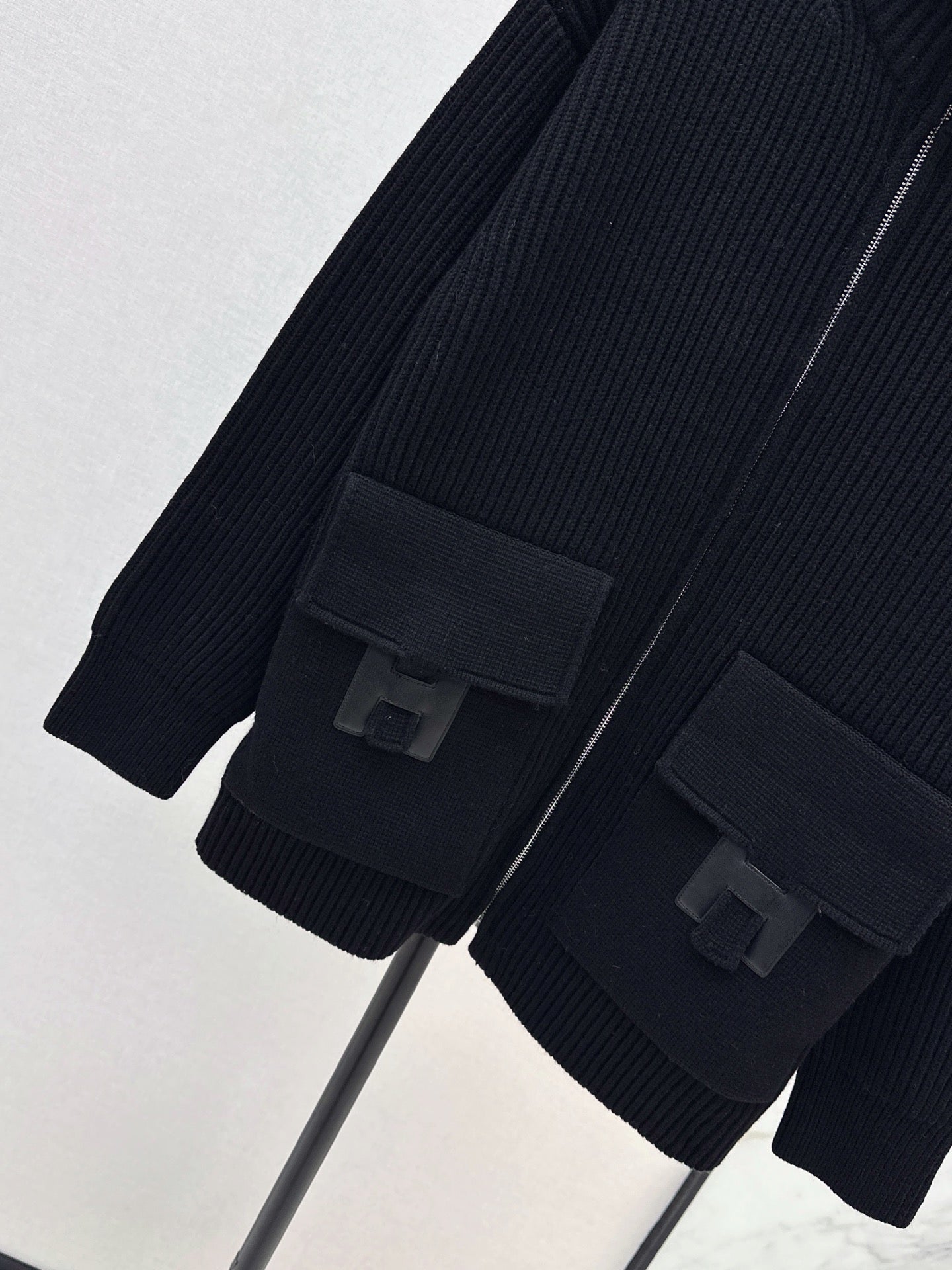 26FW New Classic Wool Knit Jacket with H-Pattern Pocket Detail 🖤