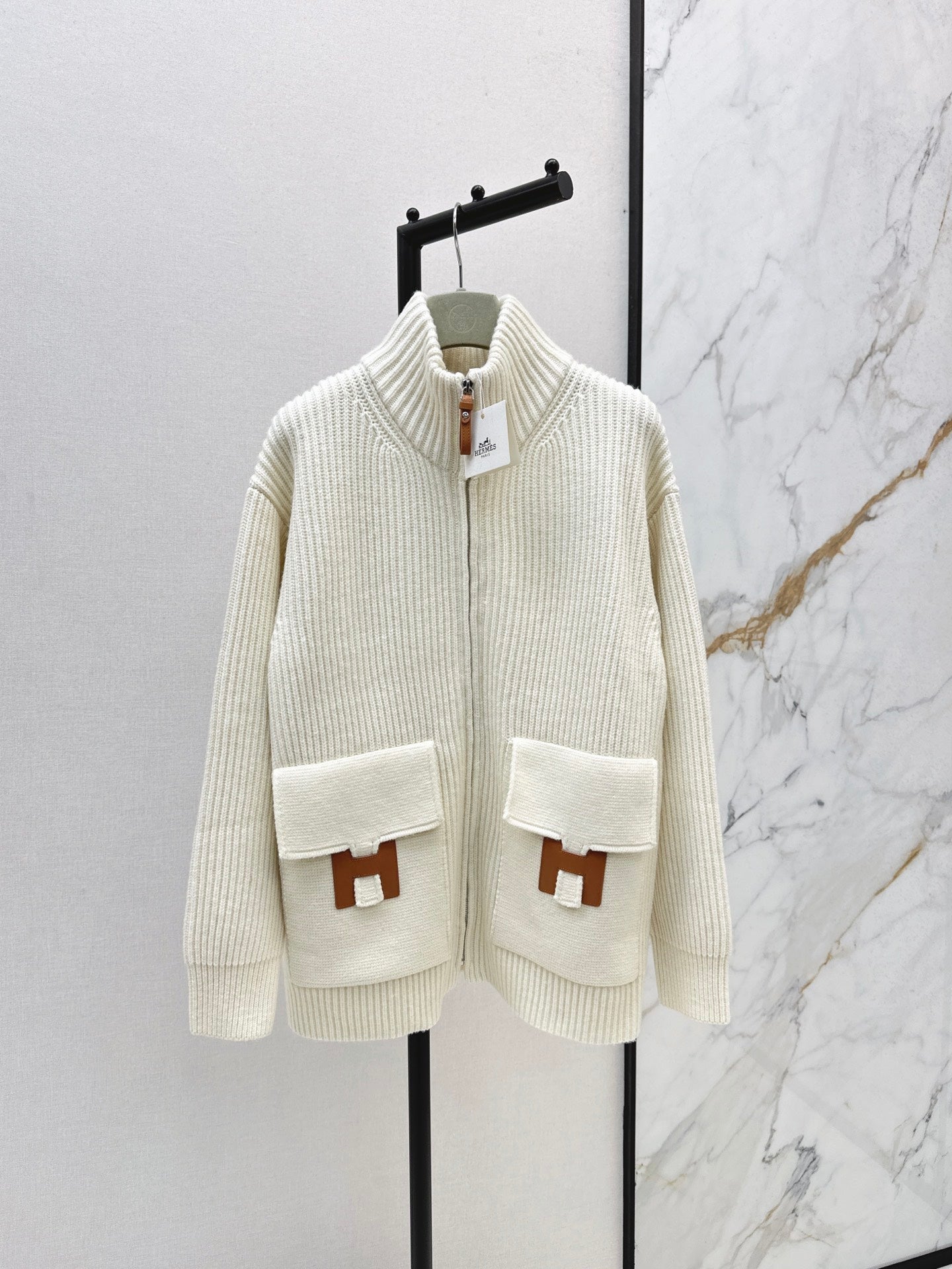 26FW New Classic Wool Knit Jacket with H-Pattern Pocket Detail 🖤