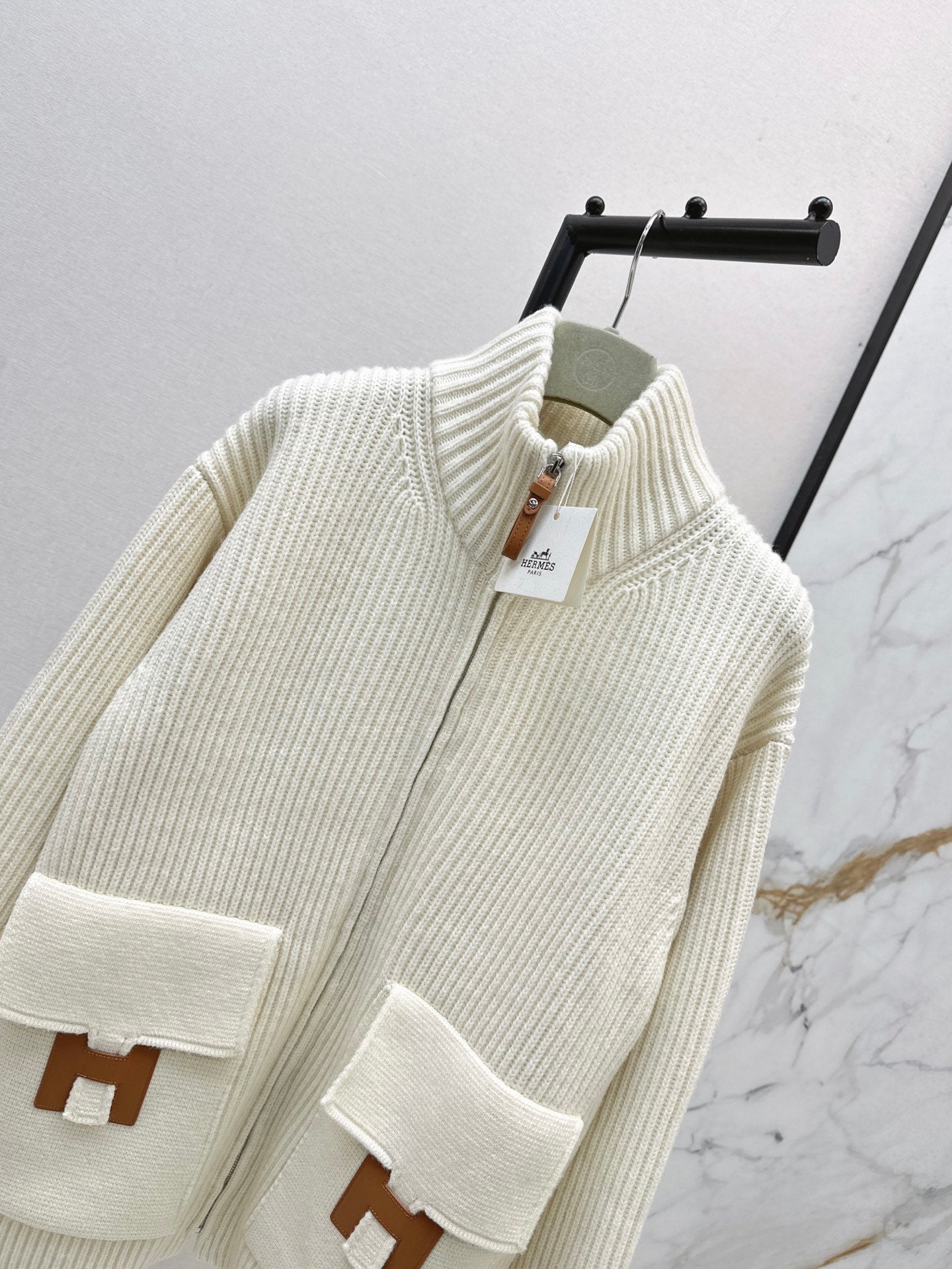26FW New Classic Wool Knit Jacket with H-Pattern Pocket Detail 🖤