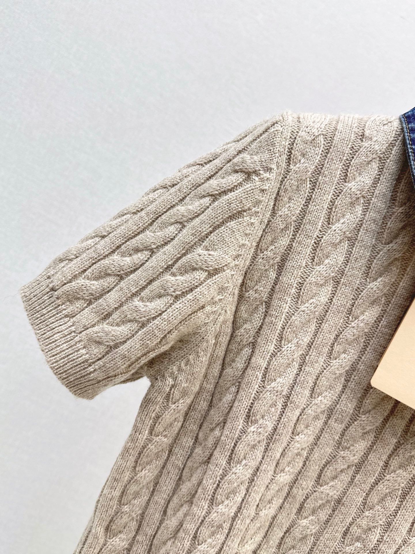 26FW New Short-Sleeve Cable-Knit Top with Faux-Layered Design 🤎