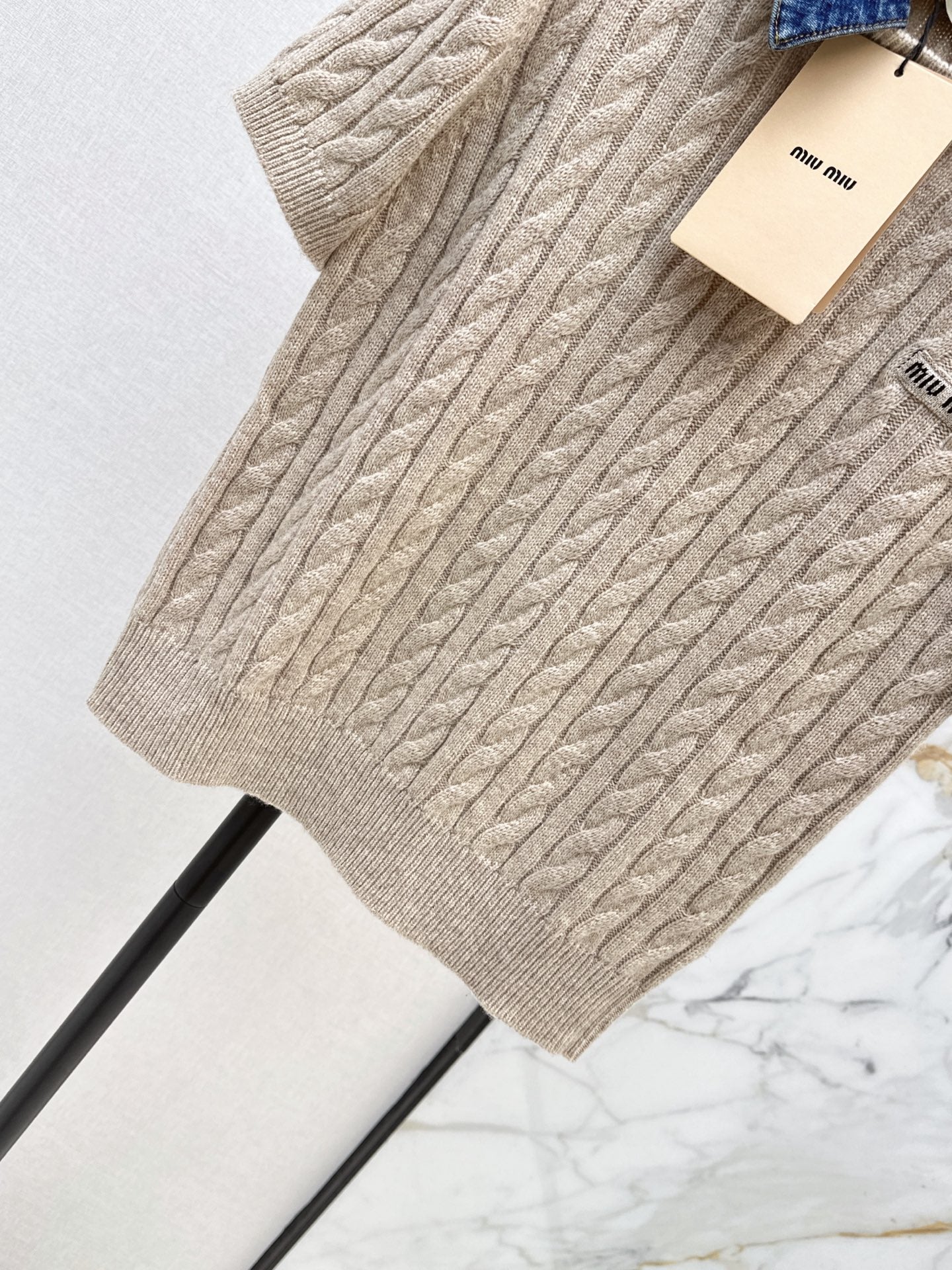 26FW New Short-Sleeve Cable-Knit Top with Faux-Layered Design 🤎