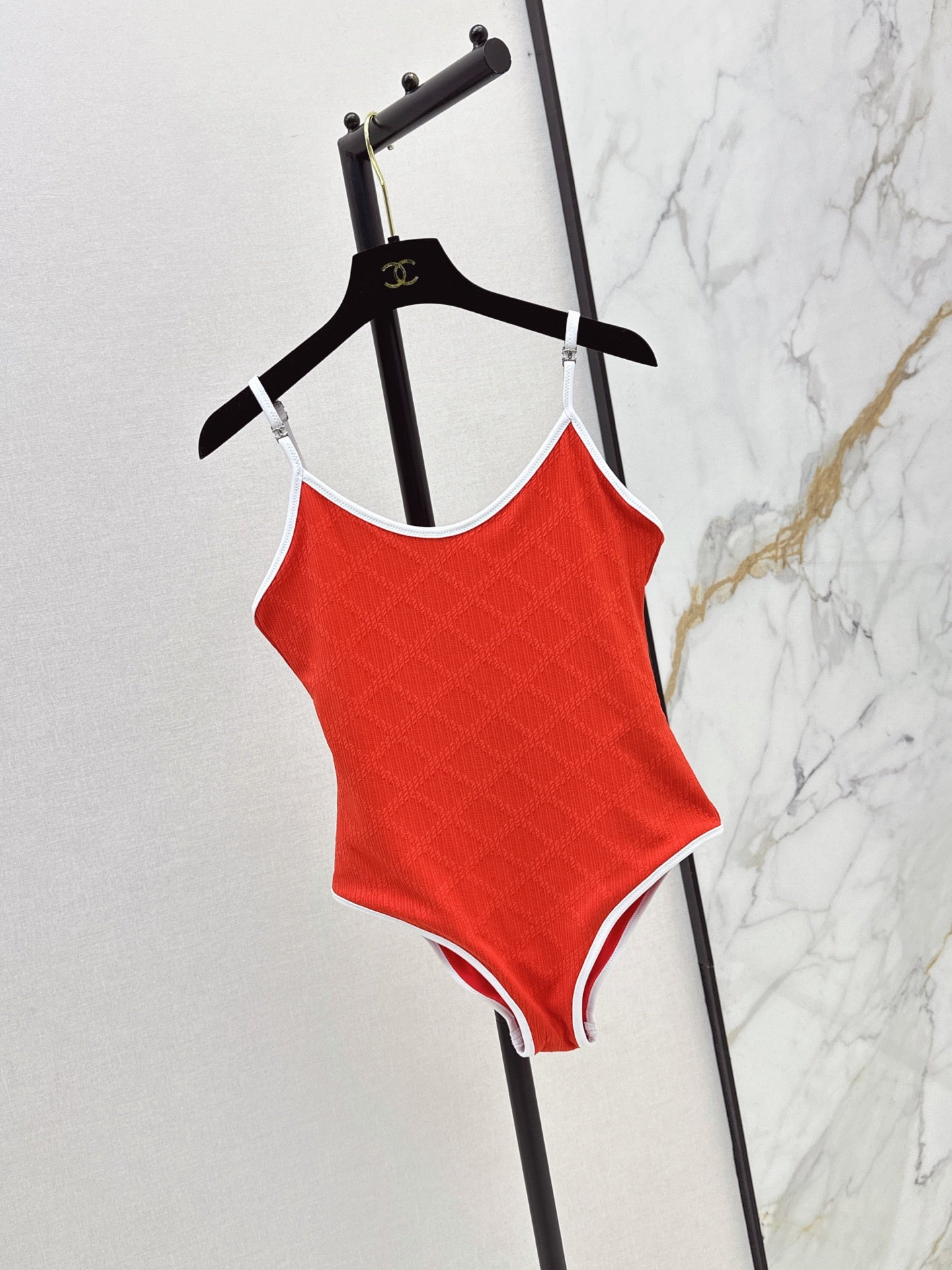 26FW New Round-Strap One-Piece Swimsuit with 3D Checkered Pattern ❤️