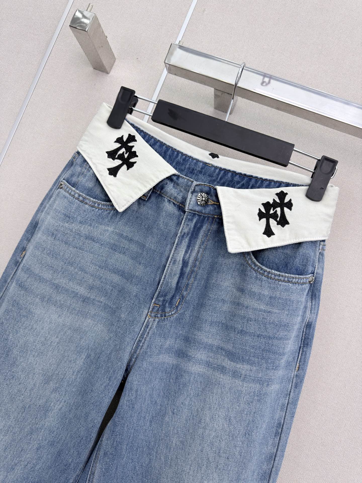🔥HOT🔥 26FW New Embroidered Cross Fold-Over Waist Straight-Leg Jeans