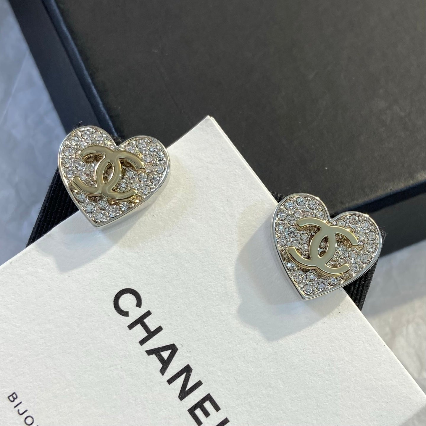 🔥HOT🔥26FW New Heart-Shaped Stud Earrings with Full Pavé Diamonds