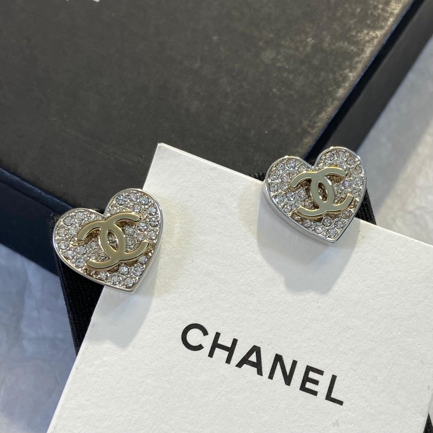 🔥HOT🔥26FW New Heart-Shaped Stud Earrings with Full Pavé Diamonds