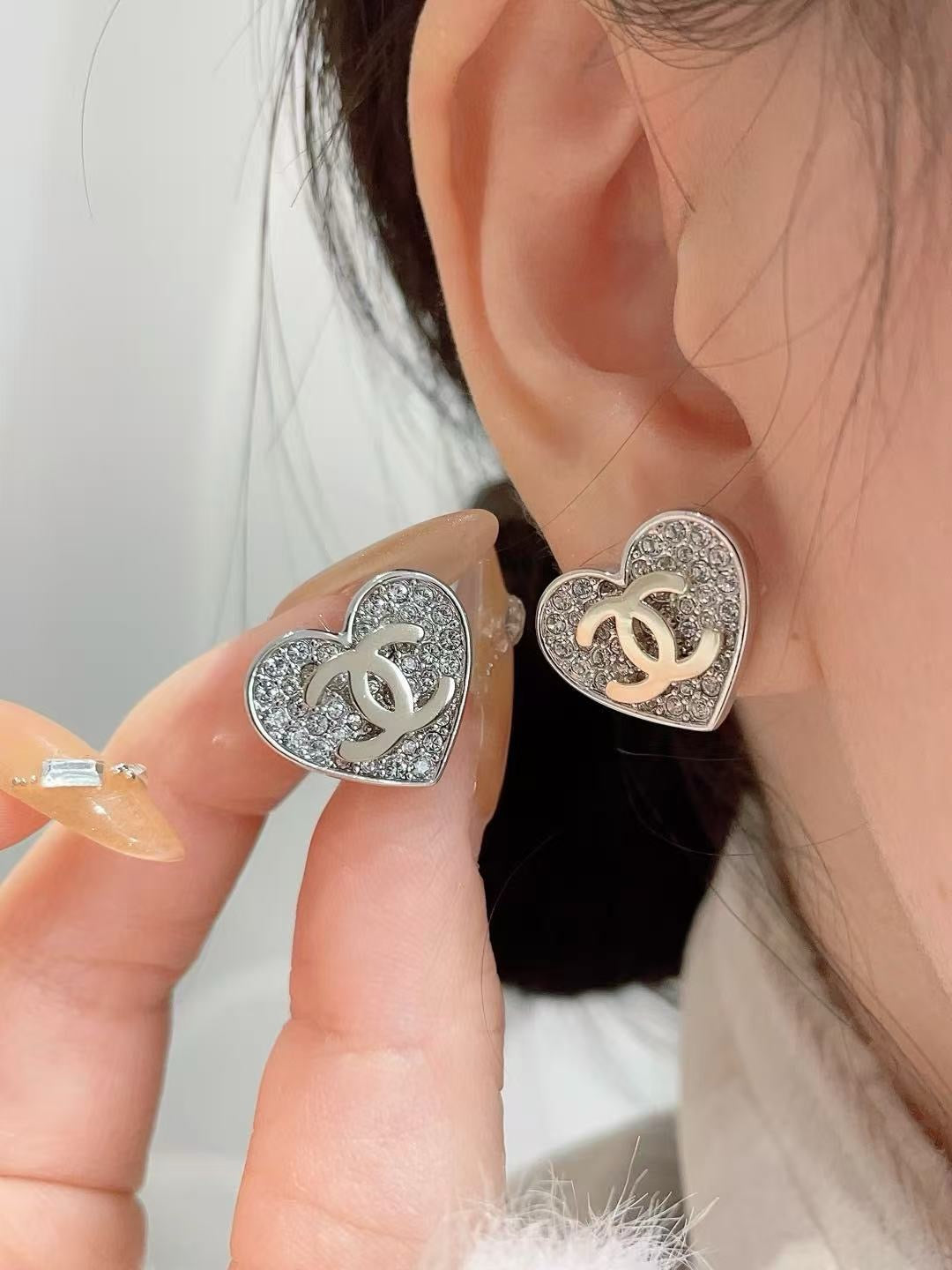 🔥HOT🔥26FW New Heart-Shaped Stud Earrings with Full Pavé Diamonds