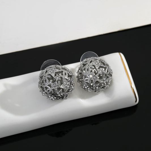 26FW New Star & Circle Cut-out Stud Earrings
