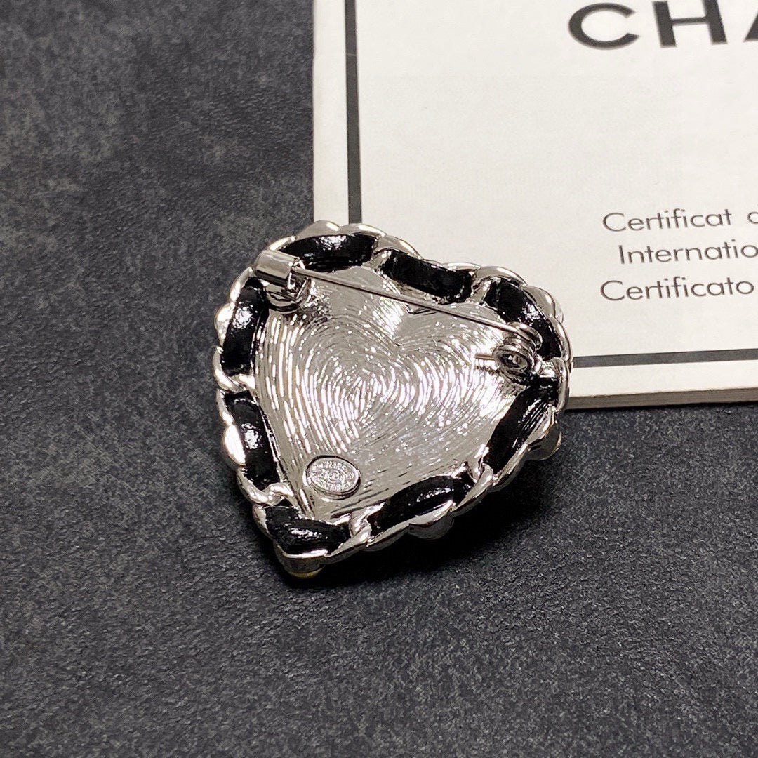 26FW New Silver & Black Leather Heart Brooch 💗