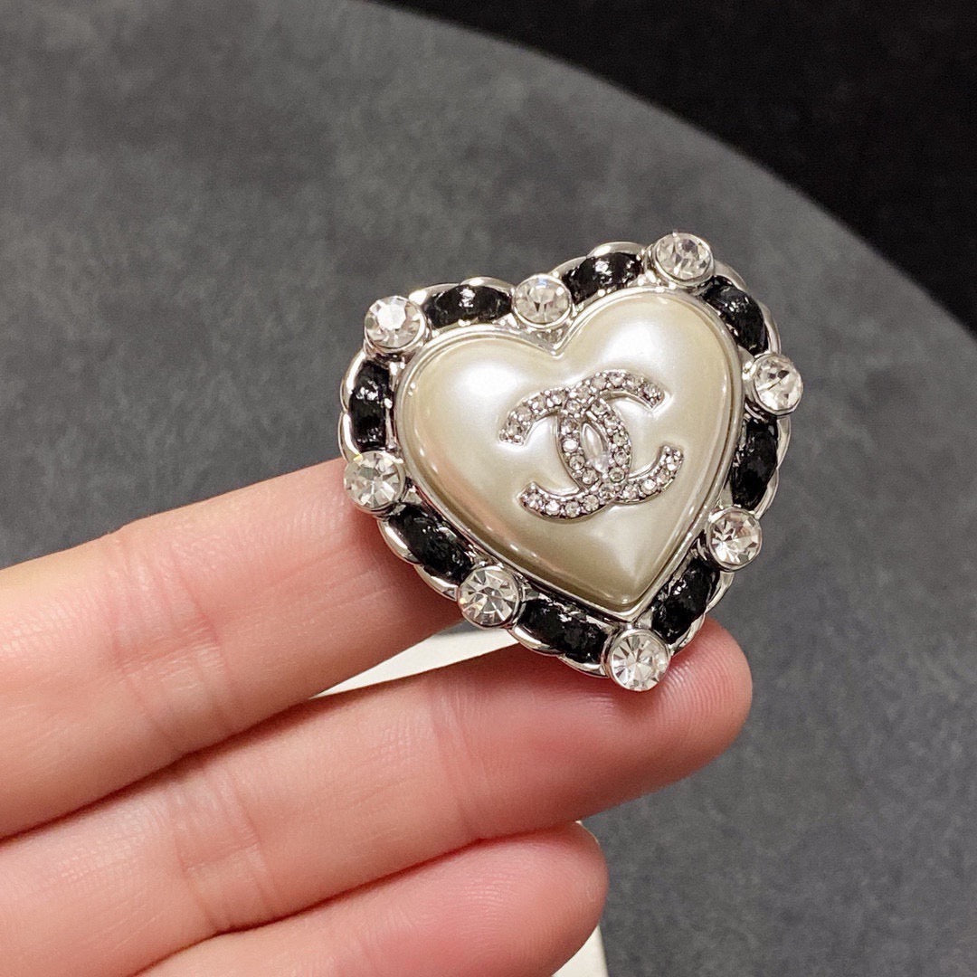 26FW New Silver & Black Leather Heart Brooch 💗