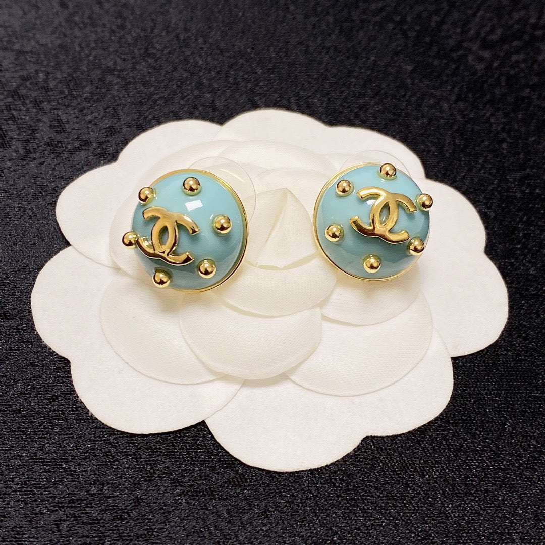 26FW New Minimalist Double-C Stud Earrings 🌺