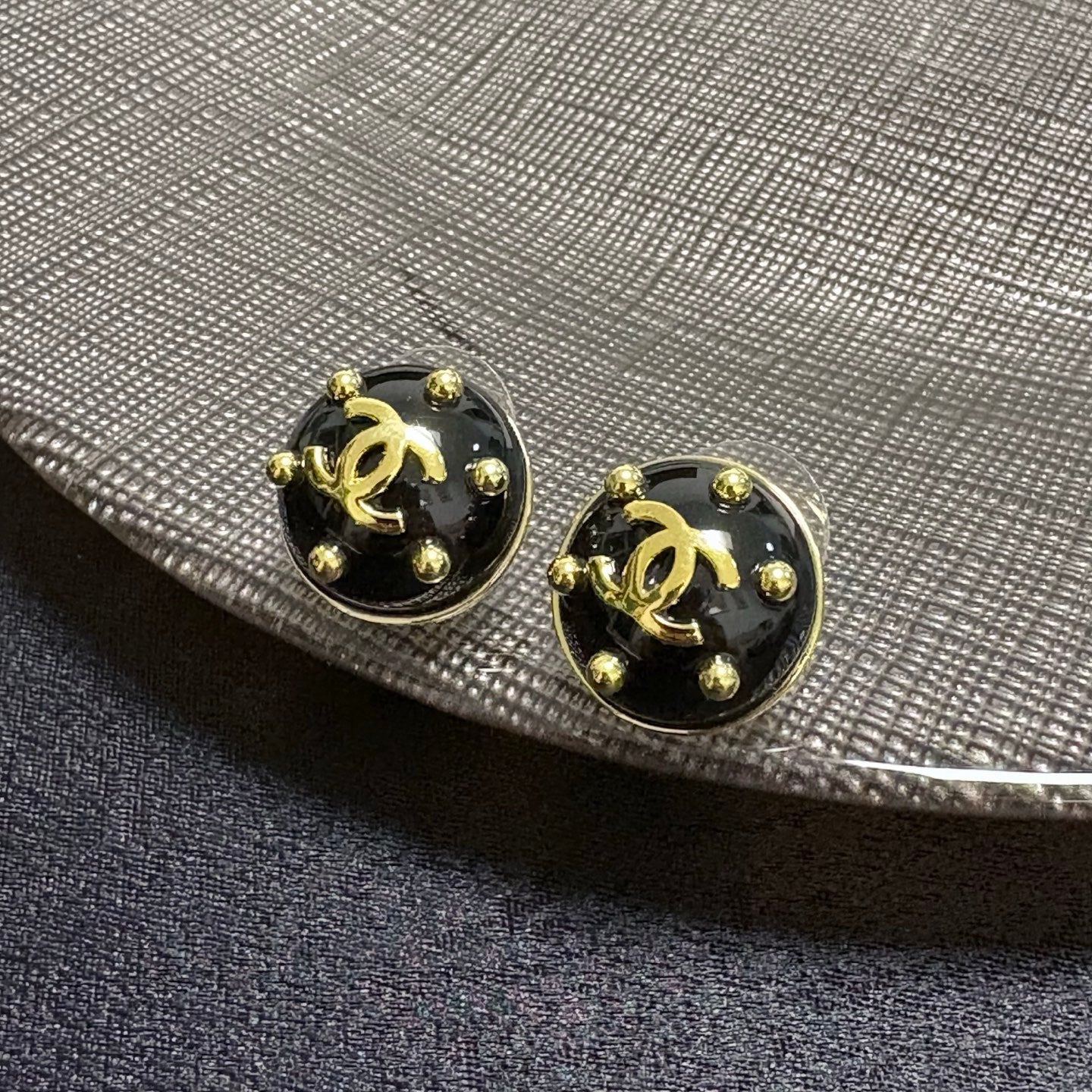 26FW New Minimalist Double-C Stud Earrings 🌺