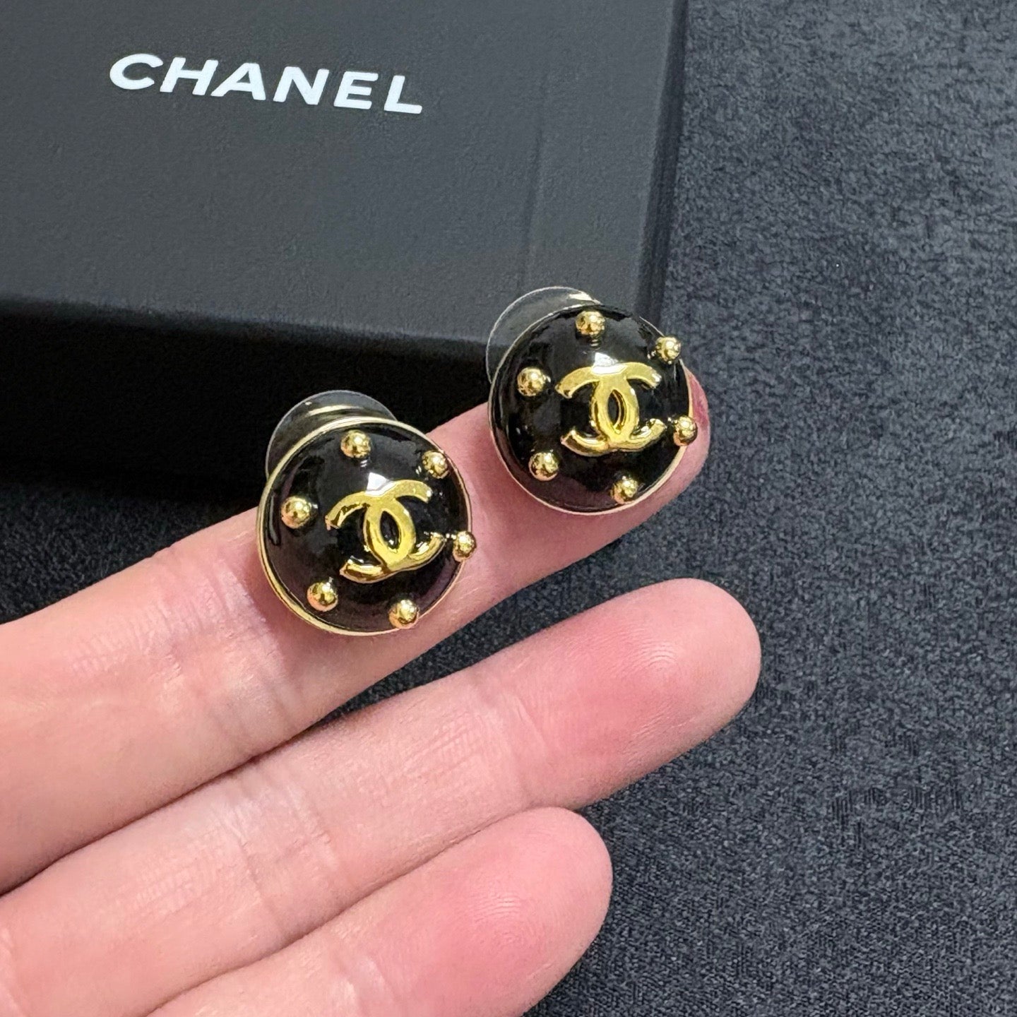 26FW New Minimalist Double-C Stud Earrings 🌺
