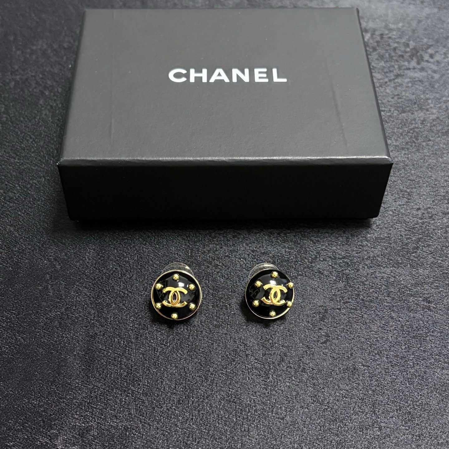 26FW New Minimalist Double-C Stud Earrings 🌺