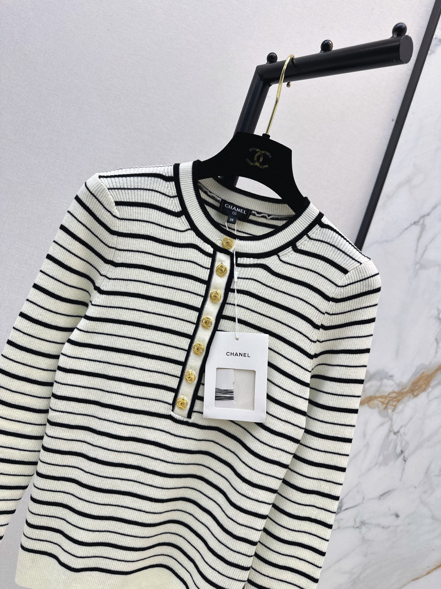 26FW New Striped Long-Sleeve Knit Top with Metal Buckle Detail 🖤