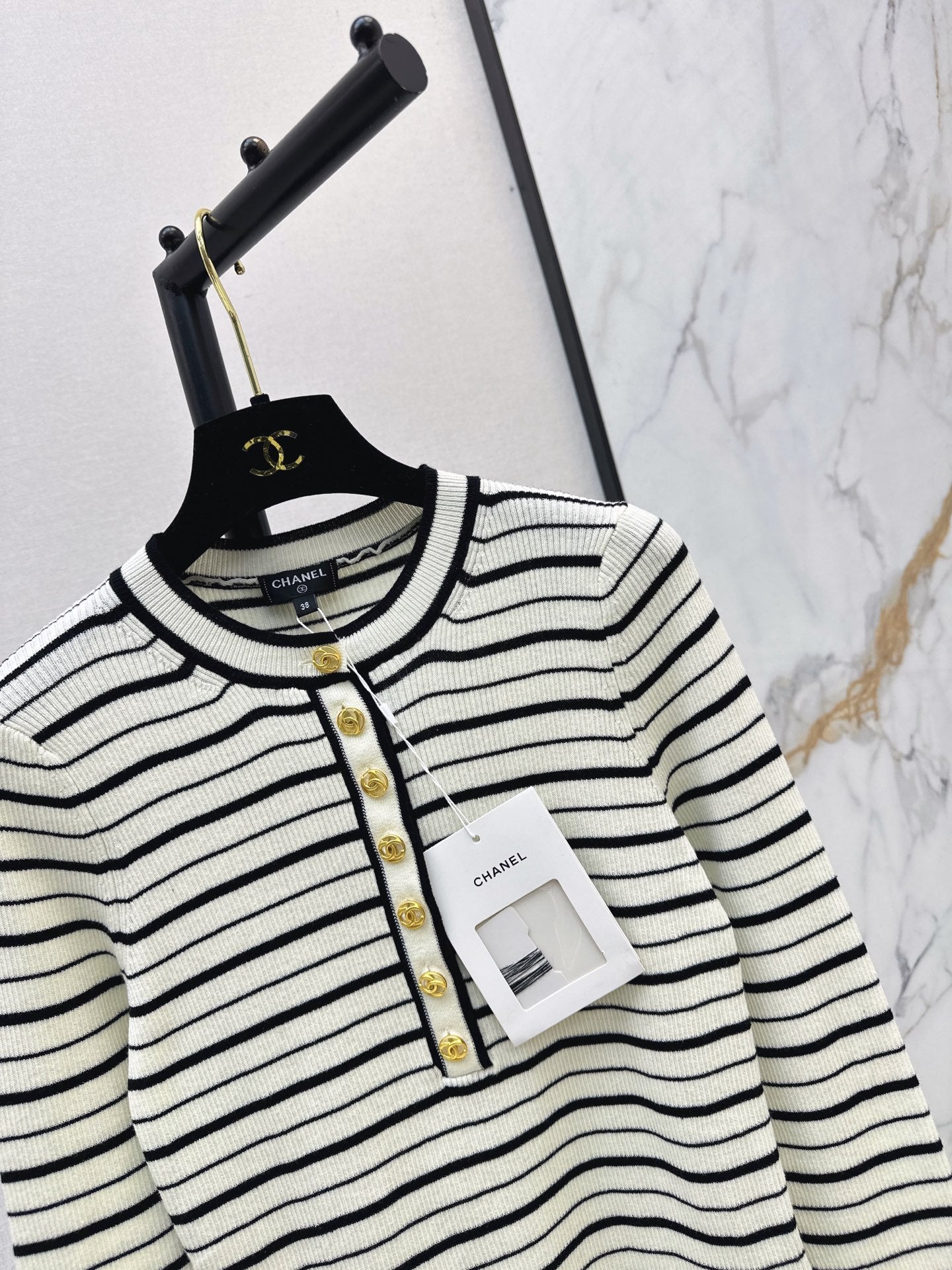 26FW New Striped Long-Sleeve Knit Top with Metal Buckle Detail 🖤